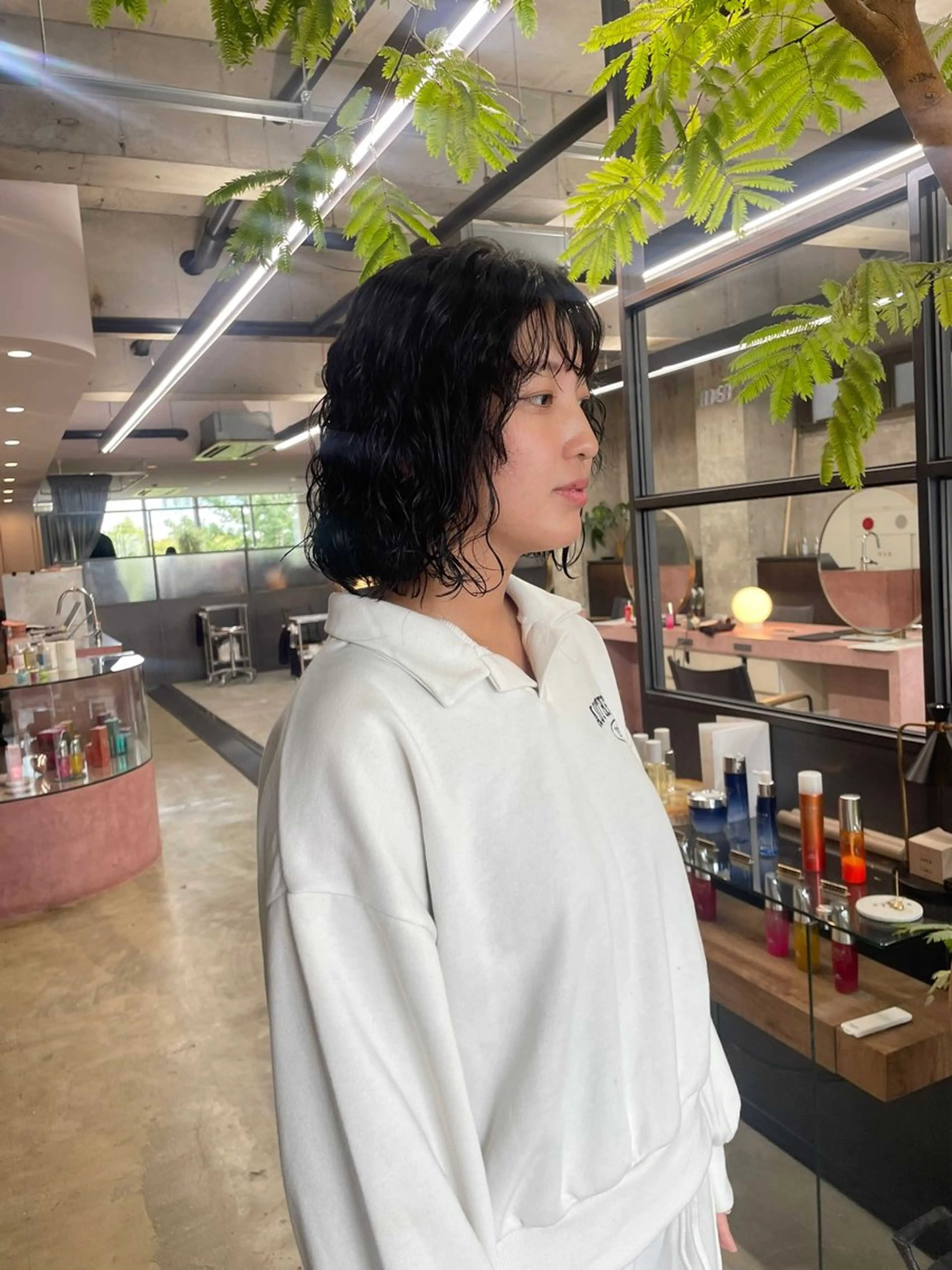 ミディアム カット ヘアカラー パーマ 鈴木瑛里／ブロンド ベージュ／男女のヘアスタイル