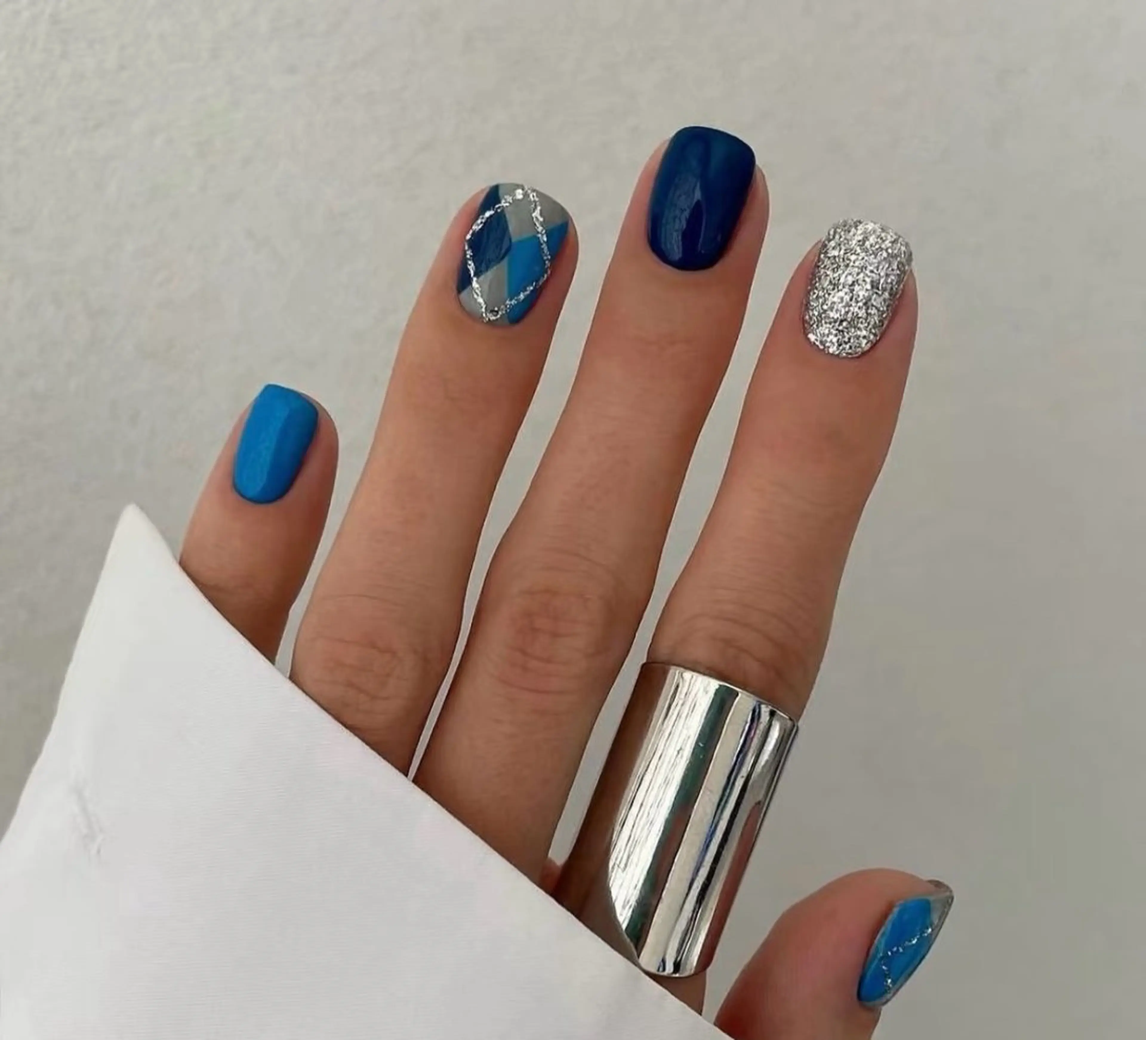 ネイル 高木 維麗絲のネイルデザイン