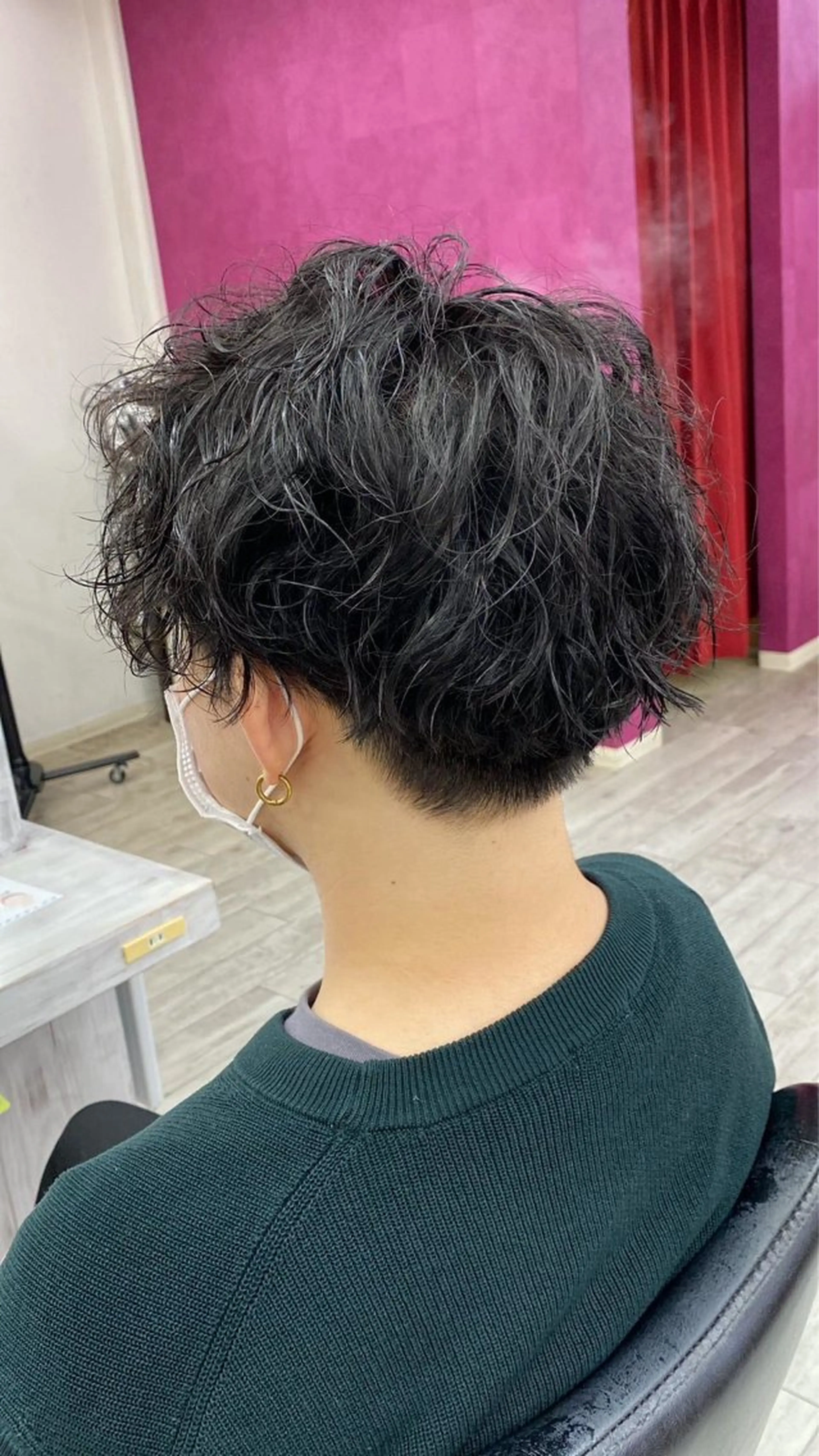 ショート パーマ メンズ 佐藤 萌世のヘアスタイル
