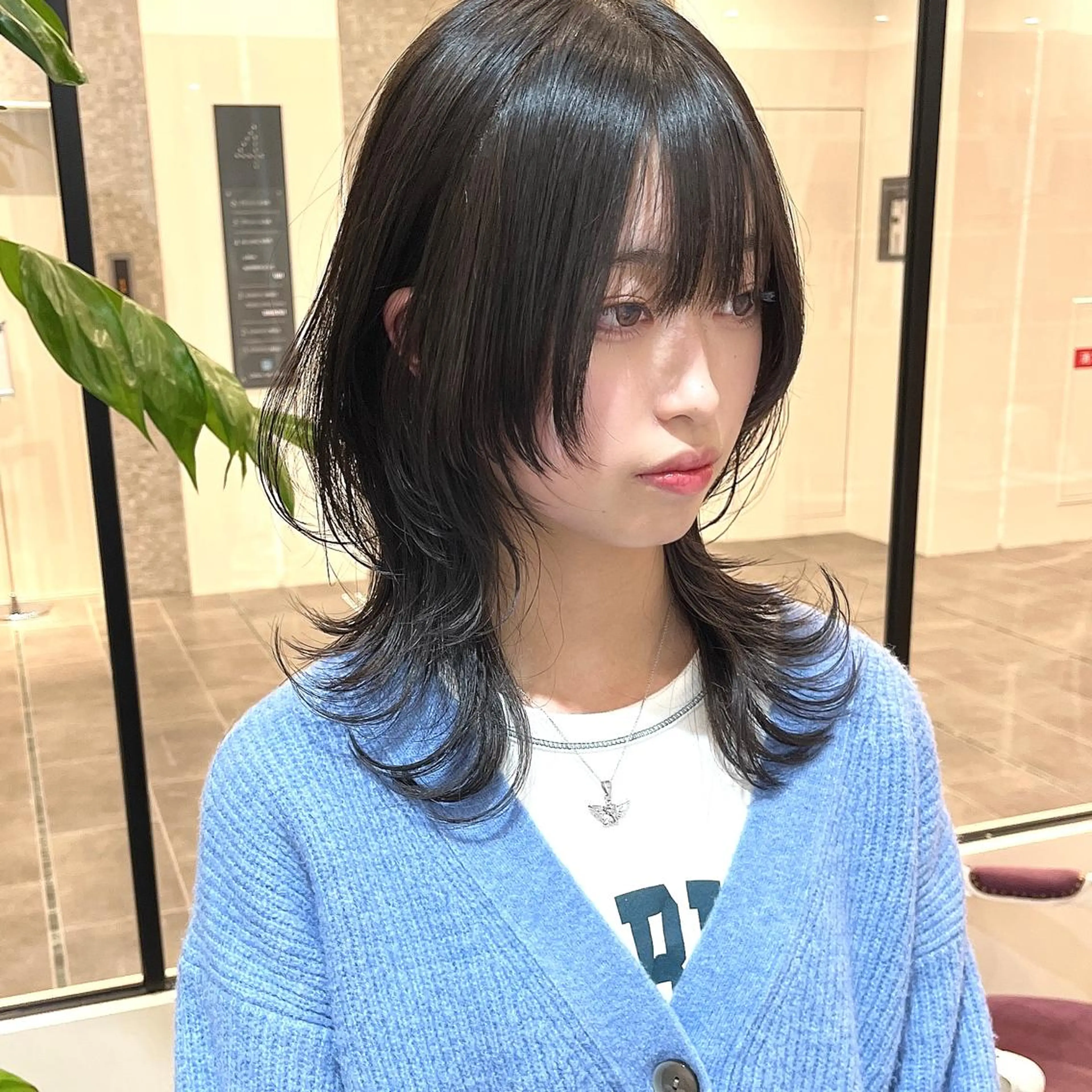 ミディアム 大阪ウルフカット 🐺デザインカラーのヘアスタイル