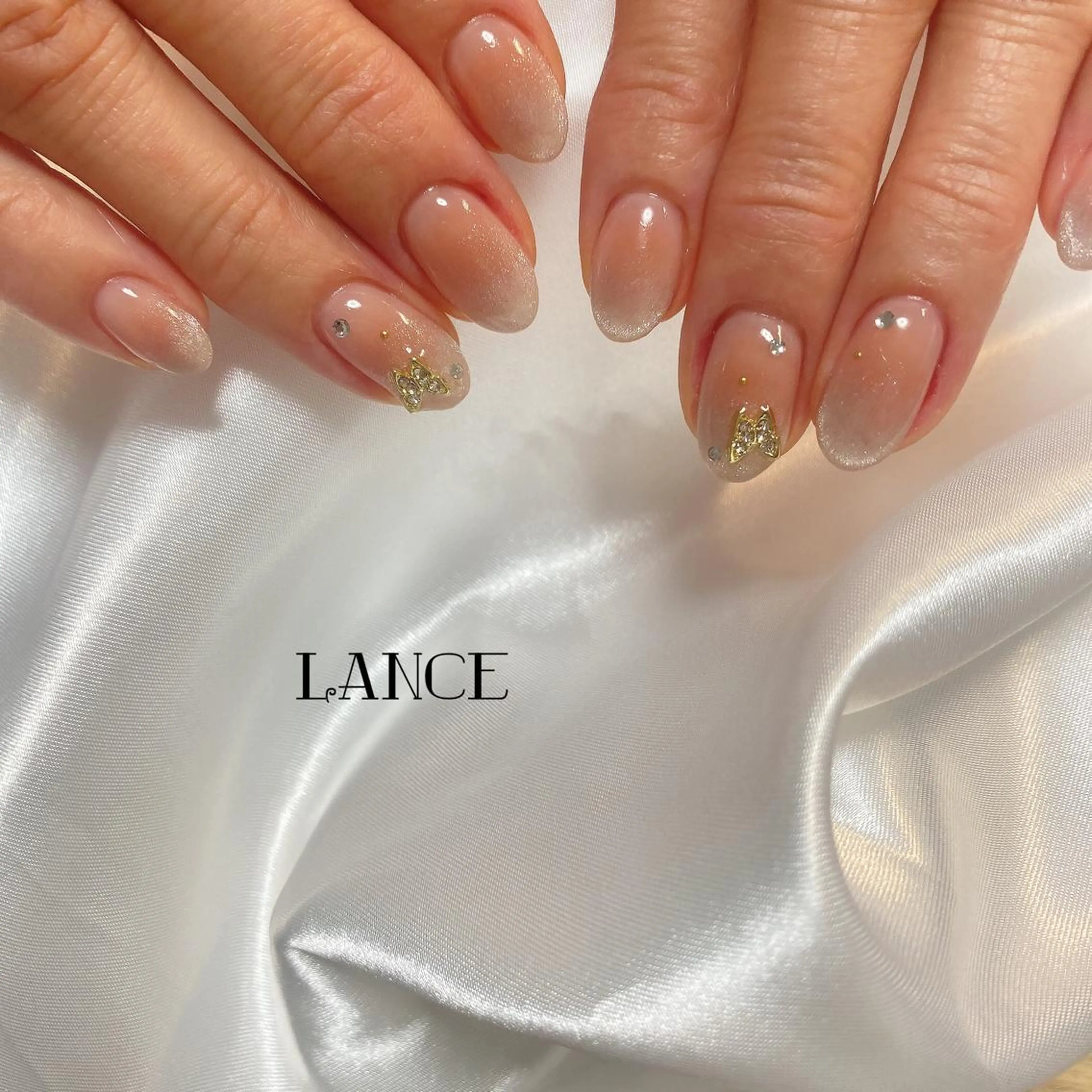 ミディアム ネイル オーロラネイル フレンチネイル グラデーション キラキラネイル シンプルネイル ハンドネイル Lance nailのネイルデザイン