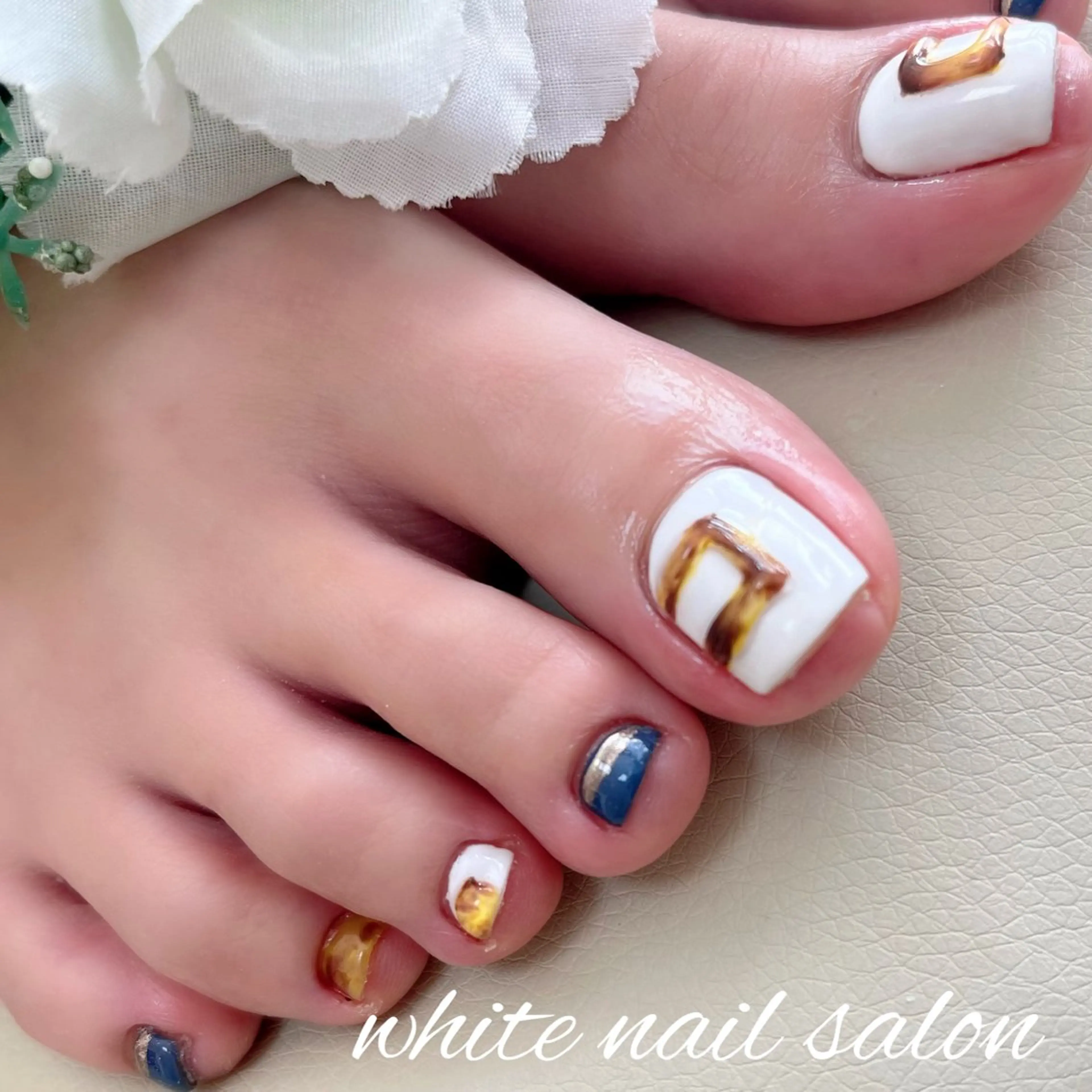 ネイル ラメ(グリッター) フットネイル white nail salonのネイルデザイン