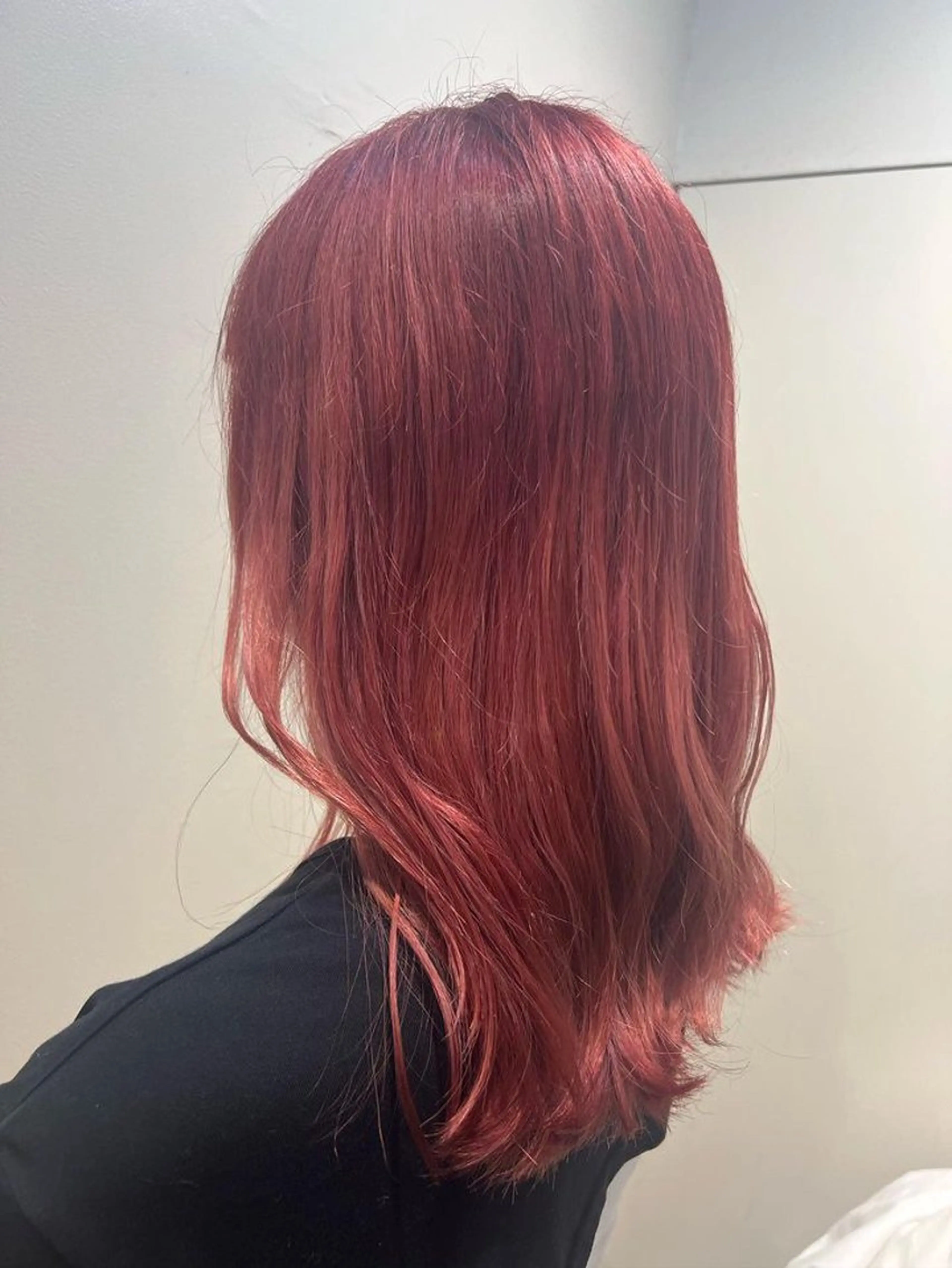 ロング カラー ブリーチ ピンクカラー ヘアカラー トリートメント RINA .のヘアスタイル