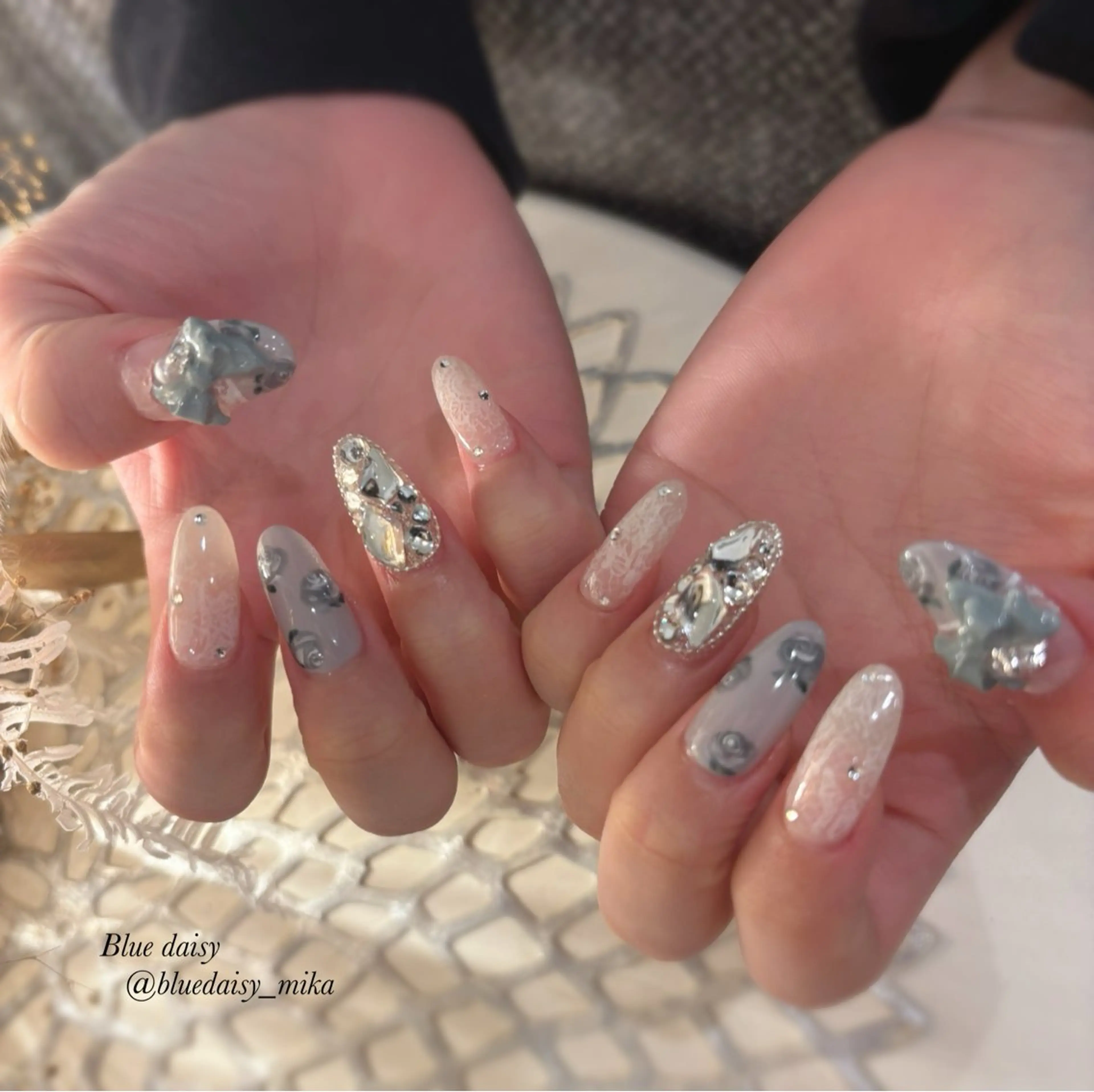 ネイル ガーリー リボン ハンドネイル Blue daisy 栄本店のネイルデザイン
