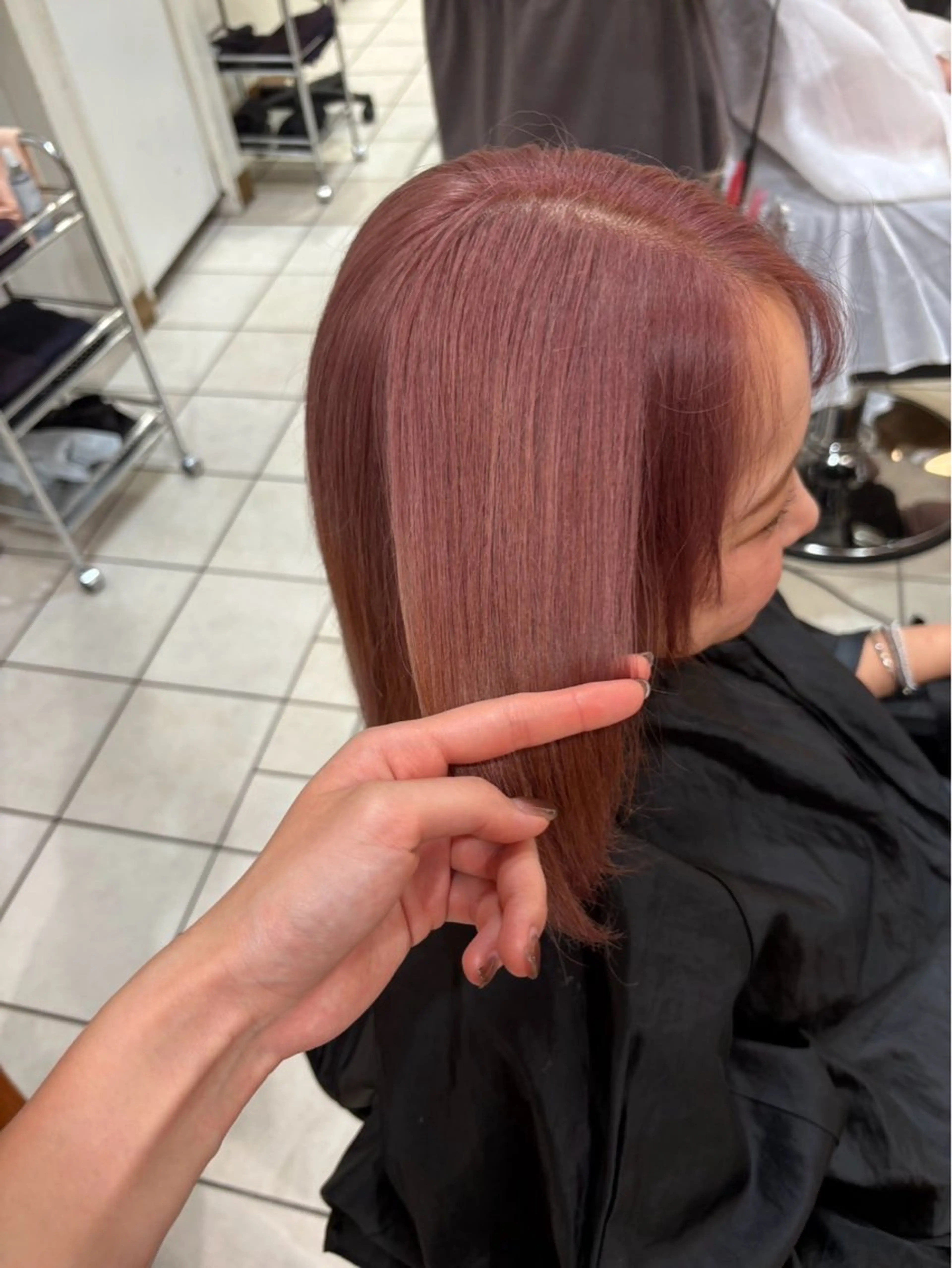 ミディアム 🌟デザインカラー 🌟コノミ🌟のヘアスタイル