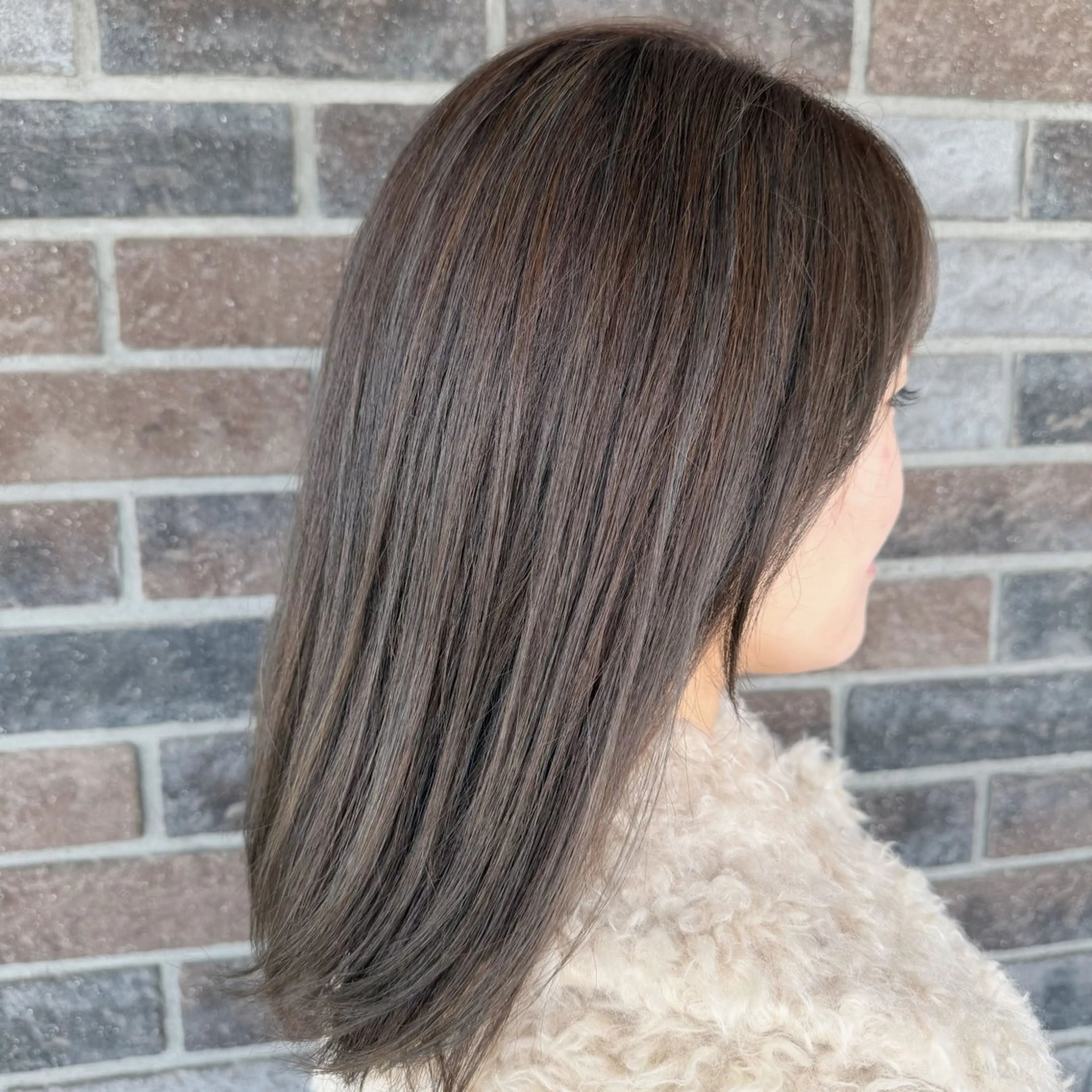 ミディアム ハイライト 徳永 茉厘のヘアスタイル