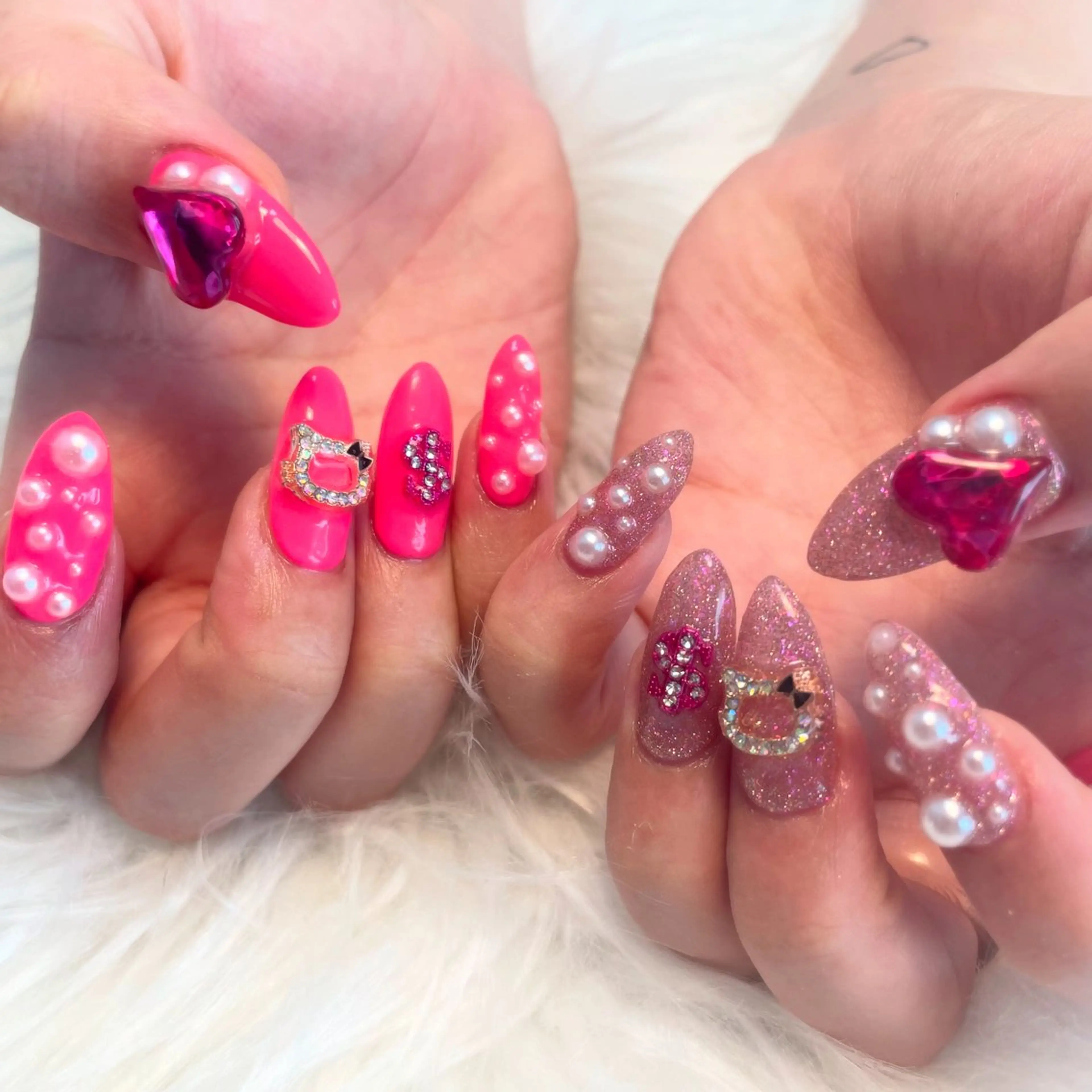 ネイル ハンドネイル ゴテゴテ💙ワンホン リオナのネイルデザイン