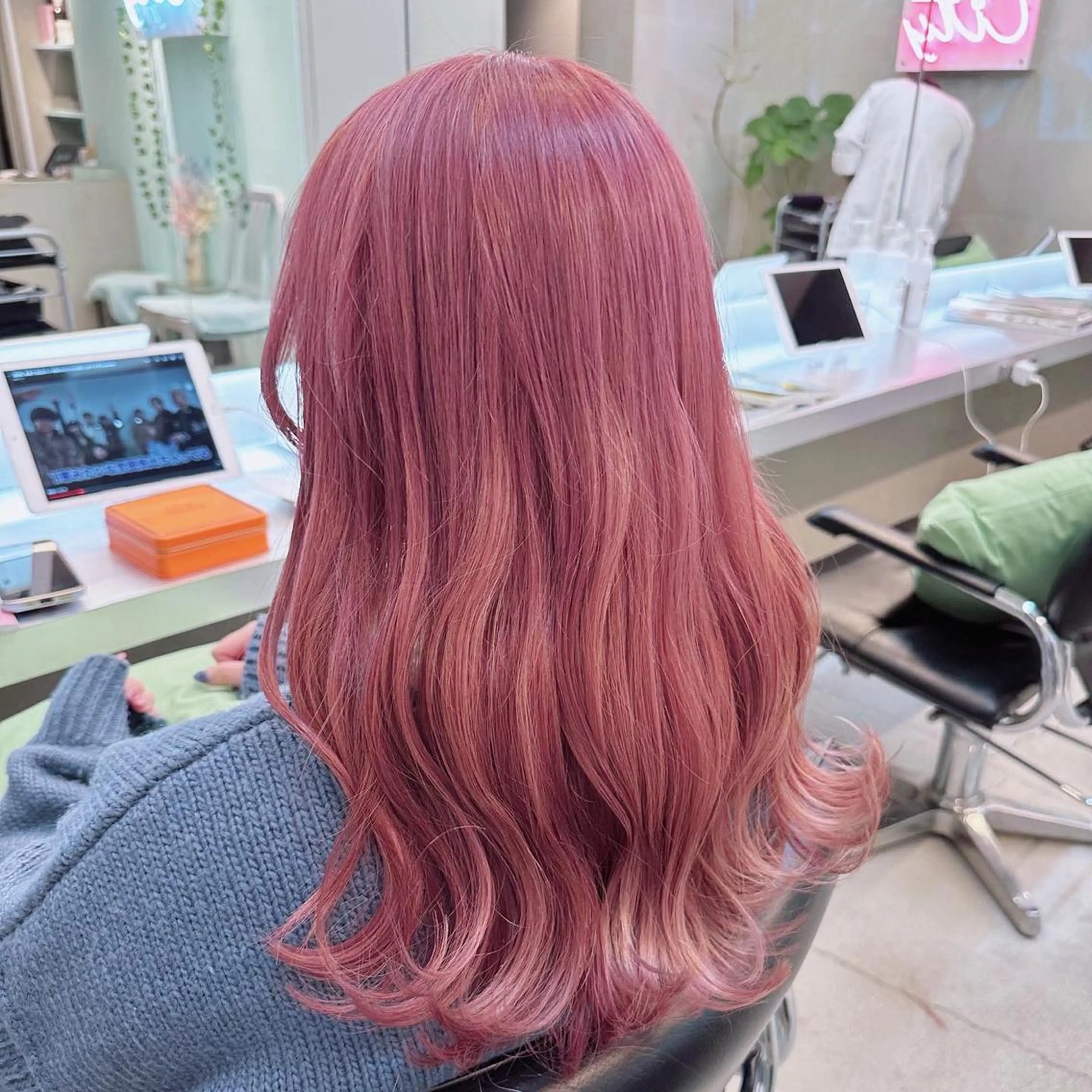 セミロング カラー 岡野 静華のヘアスタイル