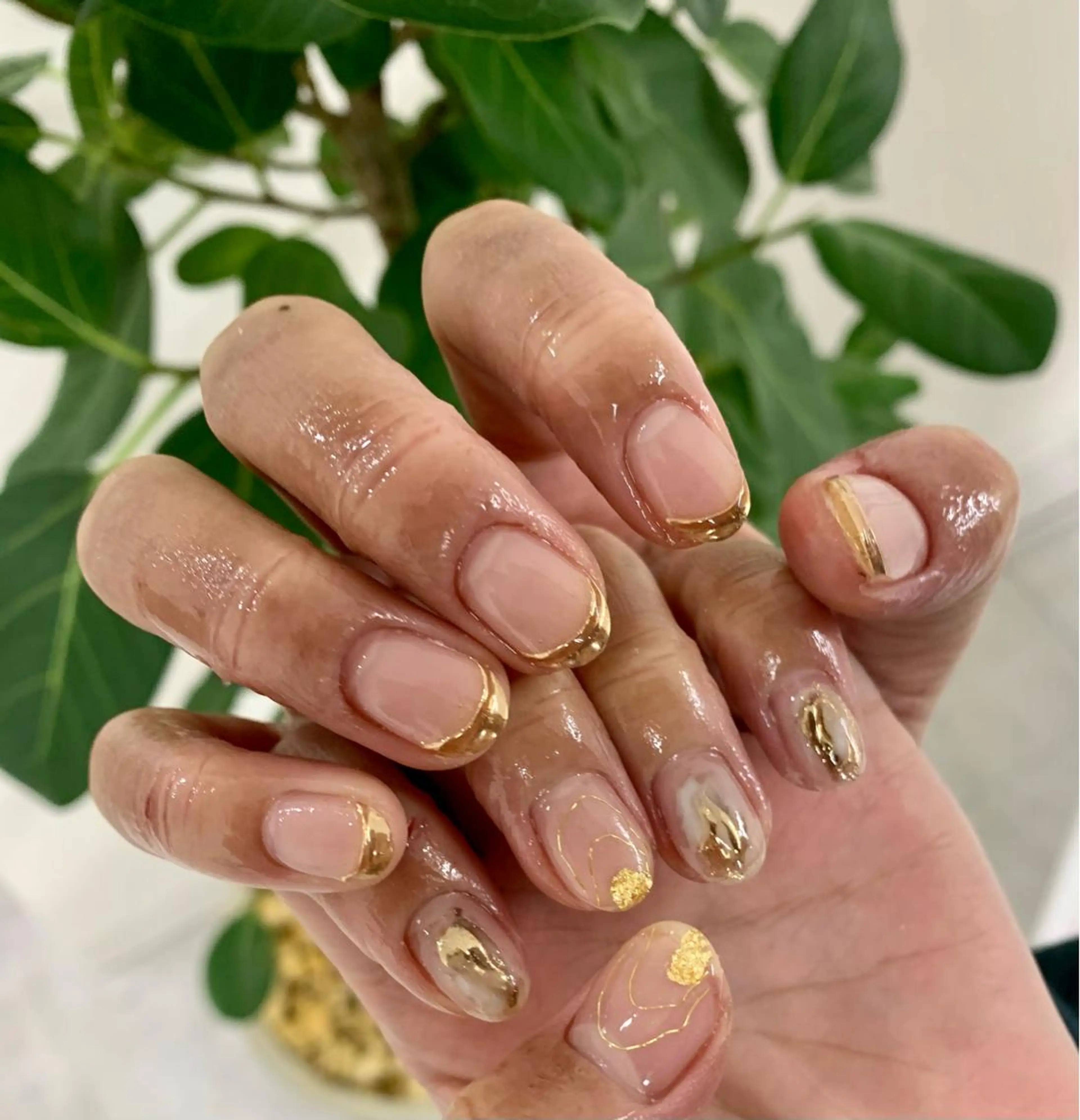 ネイル アートネイル ゴールド ニュアンスネイル pu muのネイルデザイン