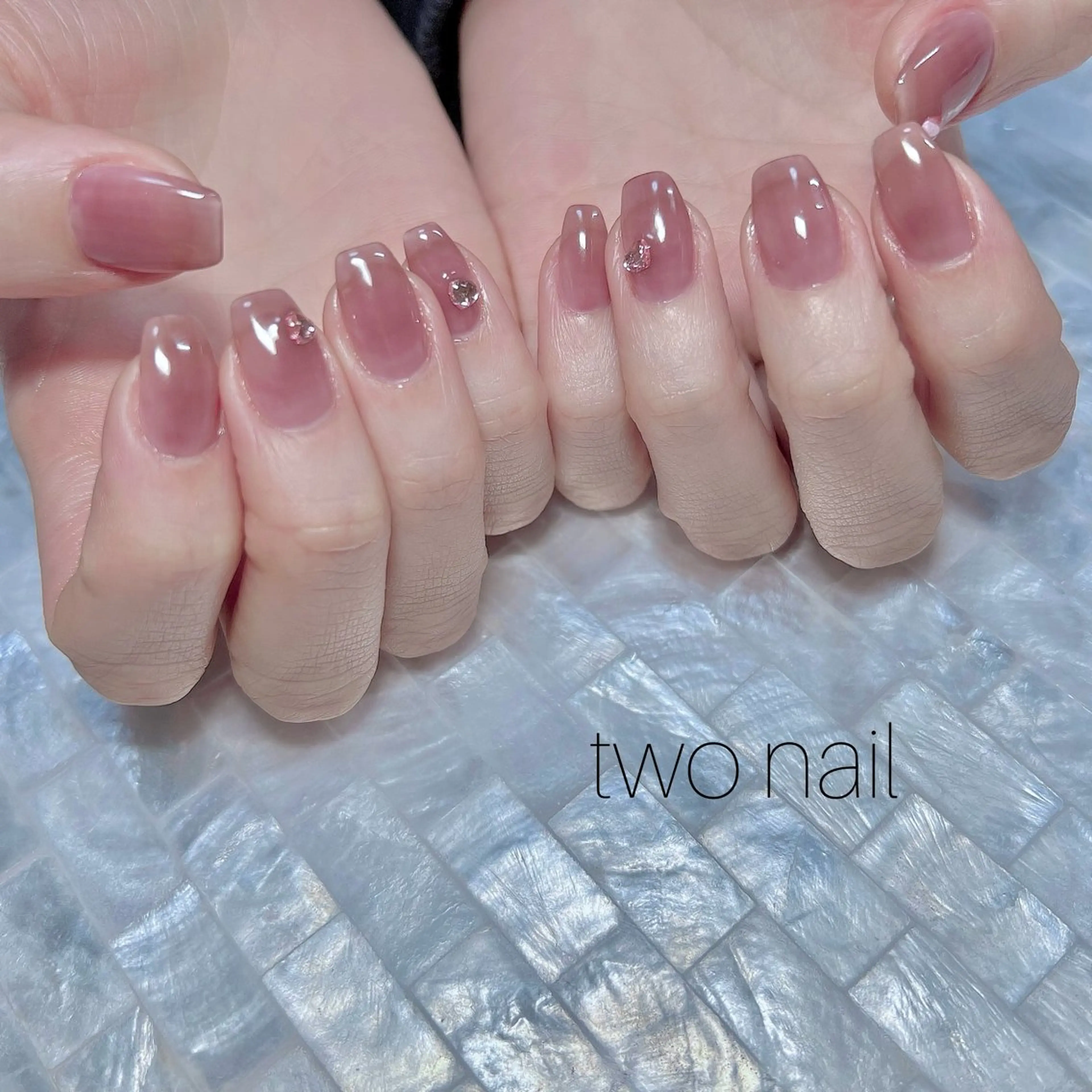 ネイル アートネイル ブラウン ネイルチップ ホワイト ハンドネイル two nailのネイルデザイン