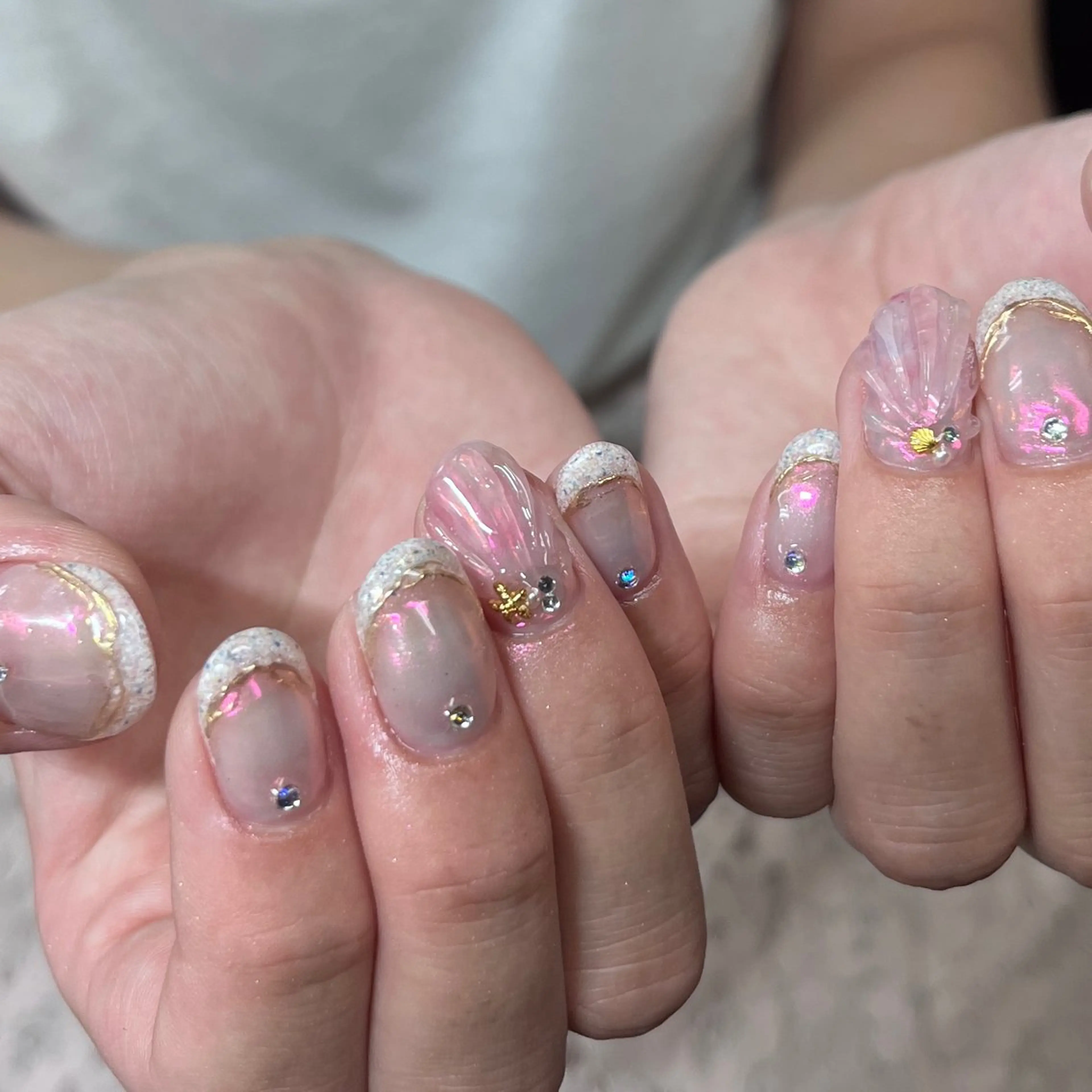 ネイル オーロラネイル 夏ネイル ハンドネイル niconail 千歳烏山店所属・niconail 🧣ayu 📍烏山のネイルデザイン