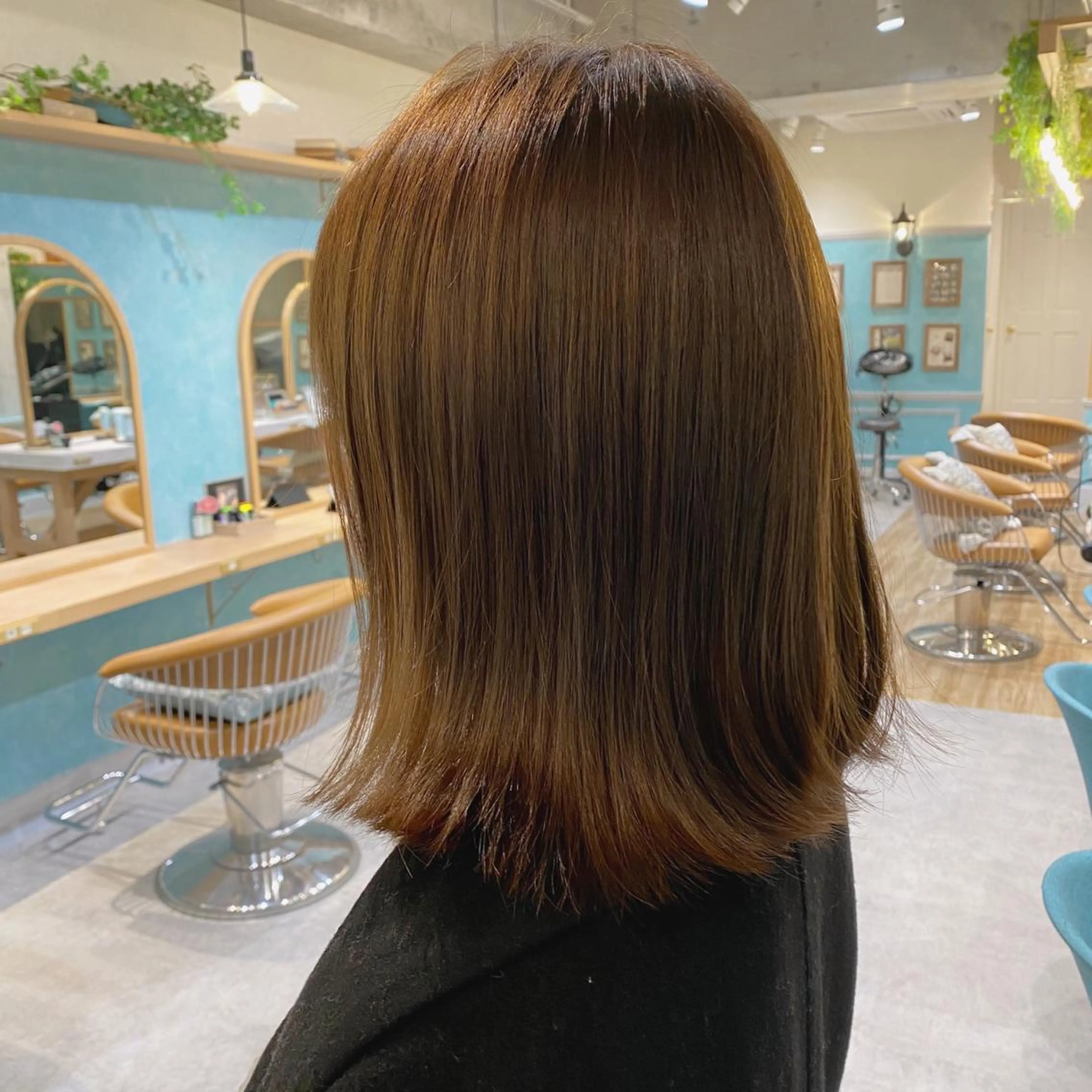 ミディアム 外ハネヘア カット ヘアカラー トリートメント 山本翔一郎 韓国顔周りレイヤーのヘアスタイル