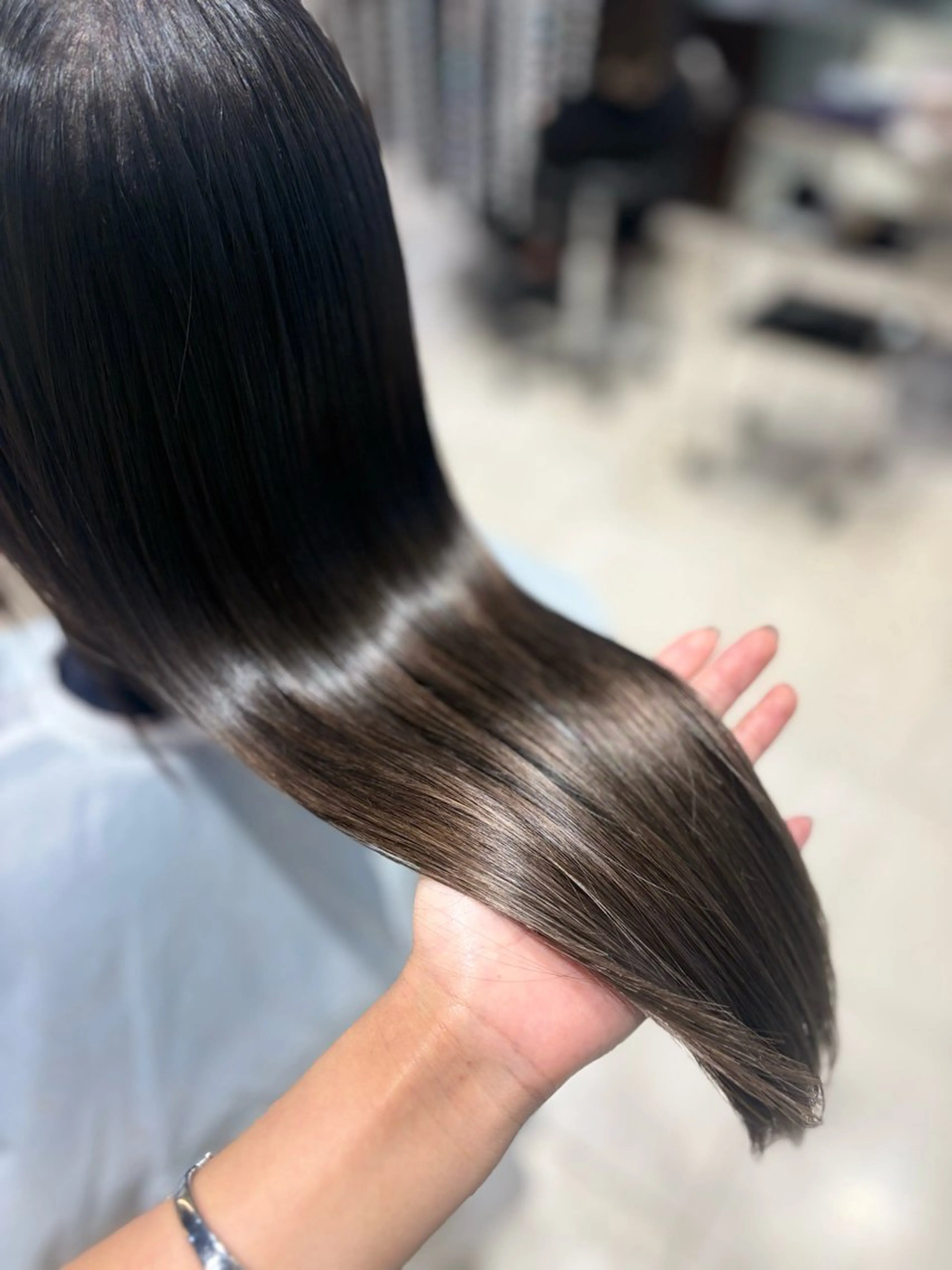 セミロング 縮毛矯正 Koharu 髪質改善カラーのヘアスタイル