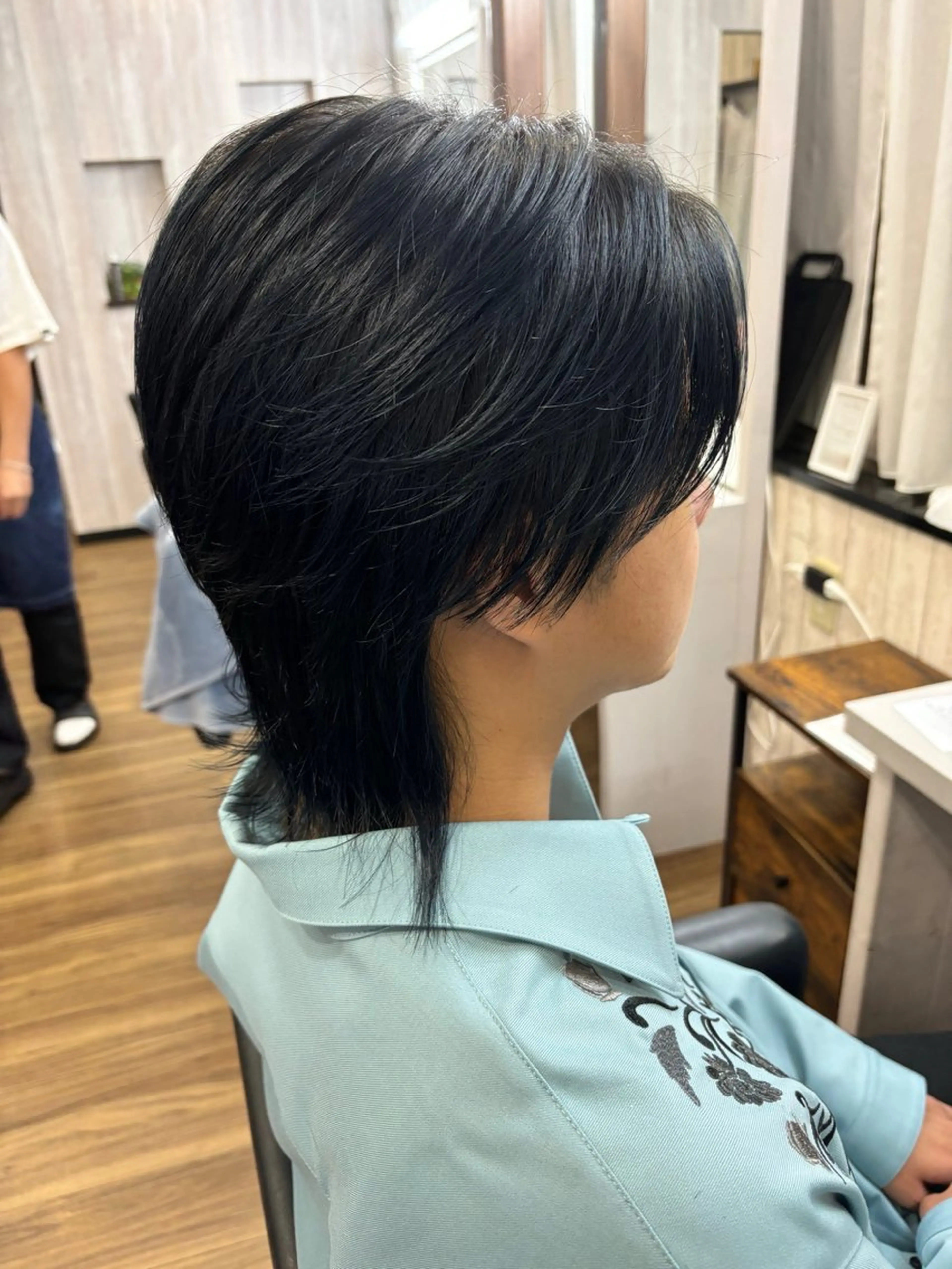 カラー メンズ メンズウルフカット 黒髪 ブルーカラー ブルーブラック ウルフカット 艶髪ハイトーン特化 / moe 🦋のヘアスタイル