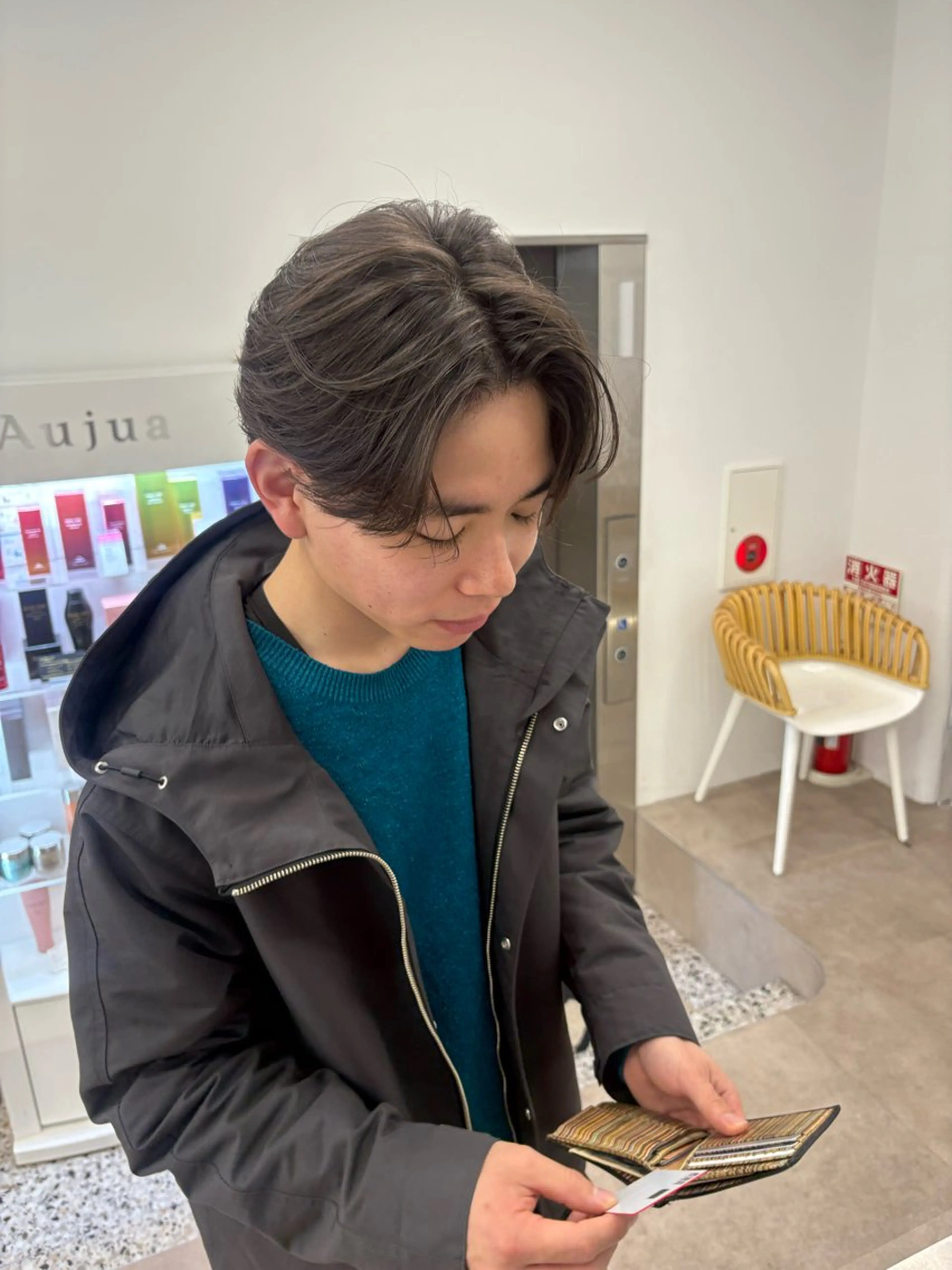 ミディアム カット パーマ 透けるカラー/レイヤ ー❄️KIRATOのヘアスタイル