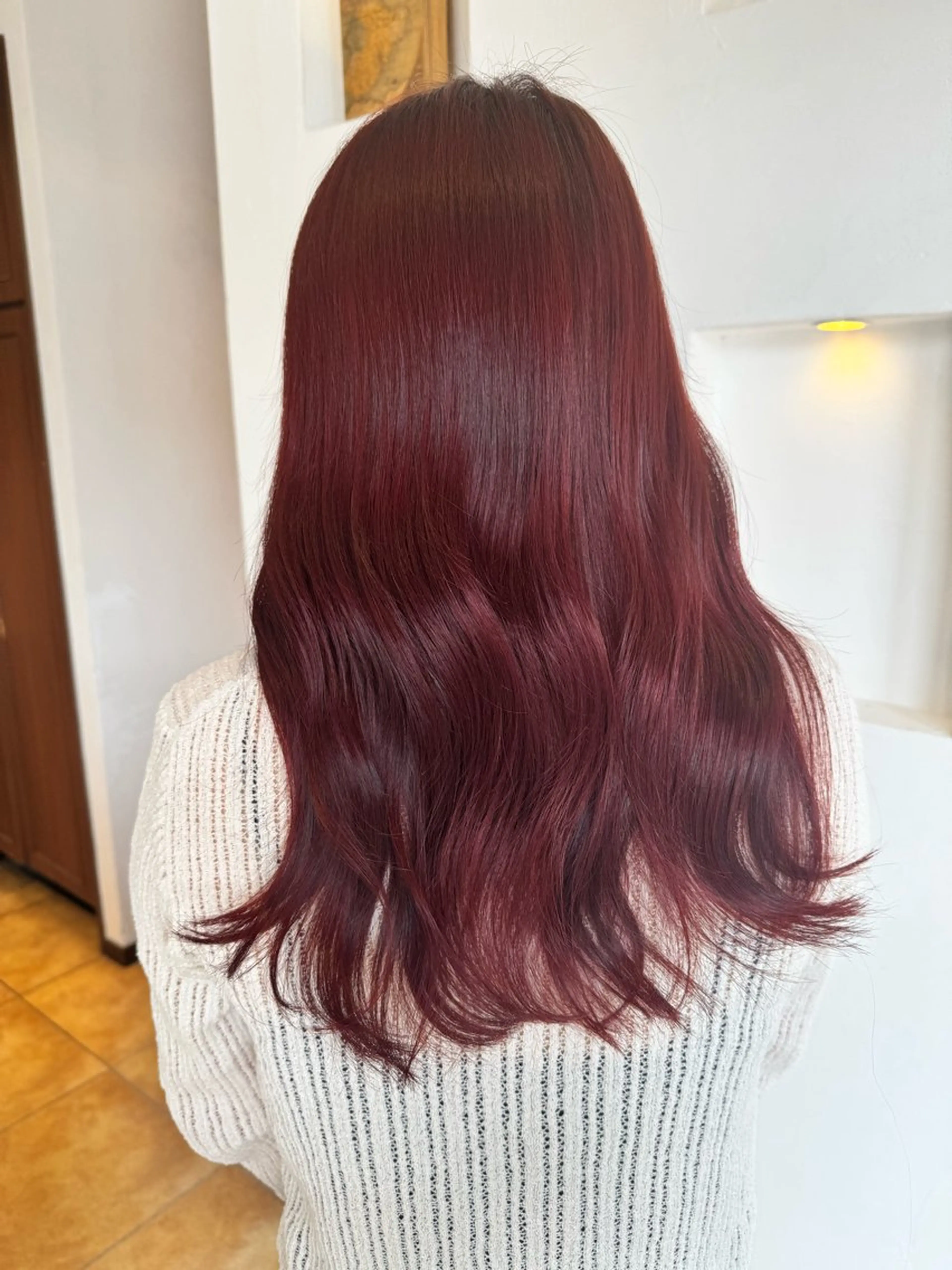 セミロング カラー ブリーチ カシス ブリーチなしカラー レッドカラー ブランシェ神領店 稲垣 葵のヘアスタイル