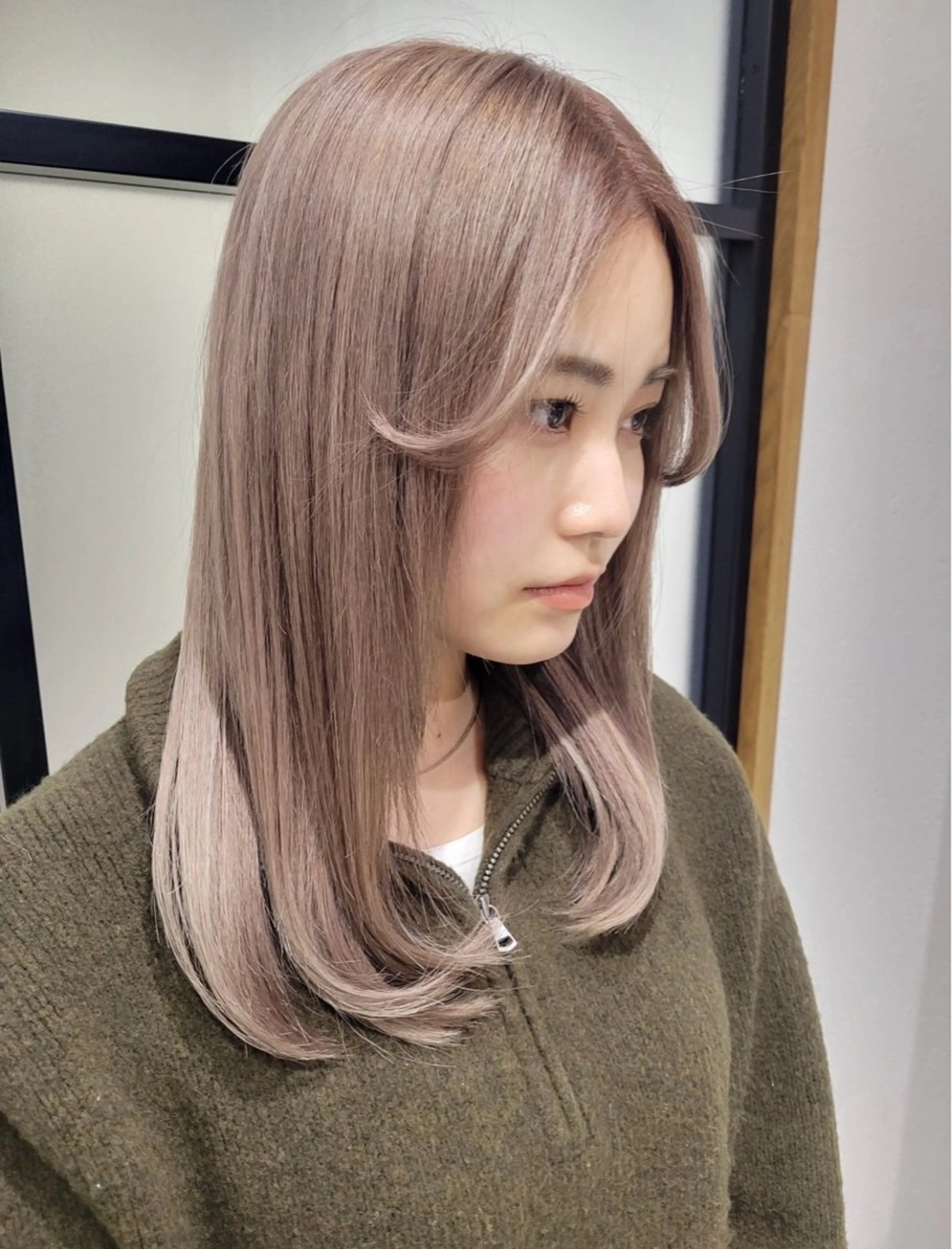 ミディアム ヘアカラー こがねざわ みさき🦭のヘアスタイル