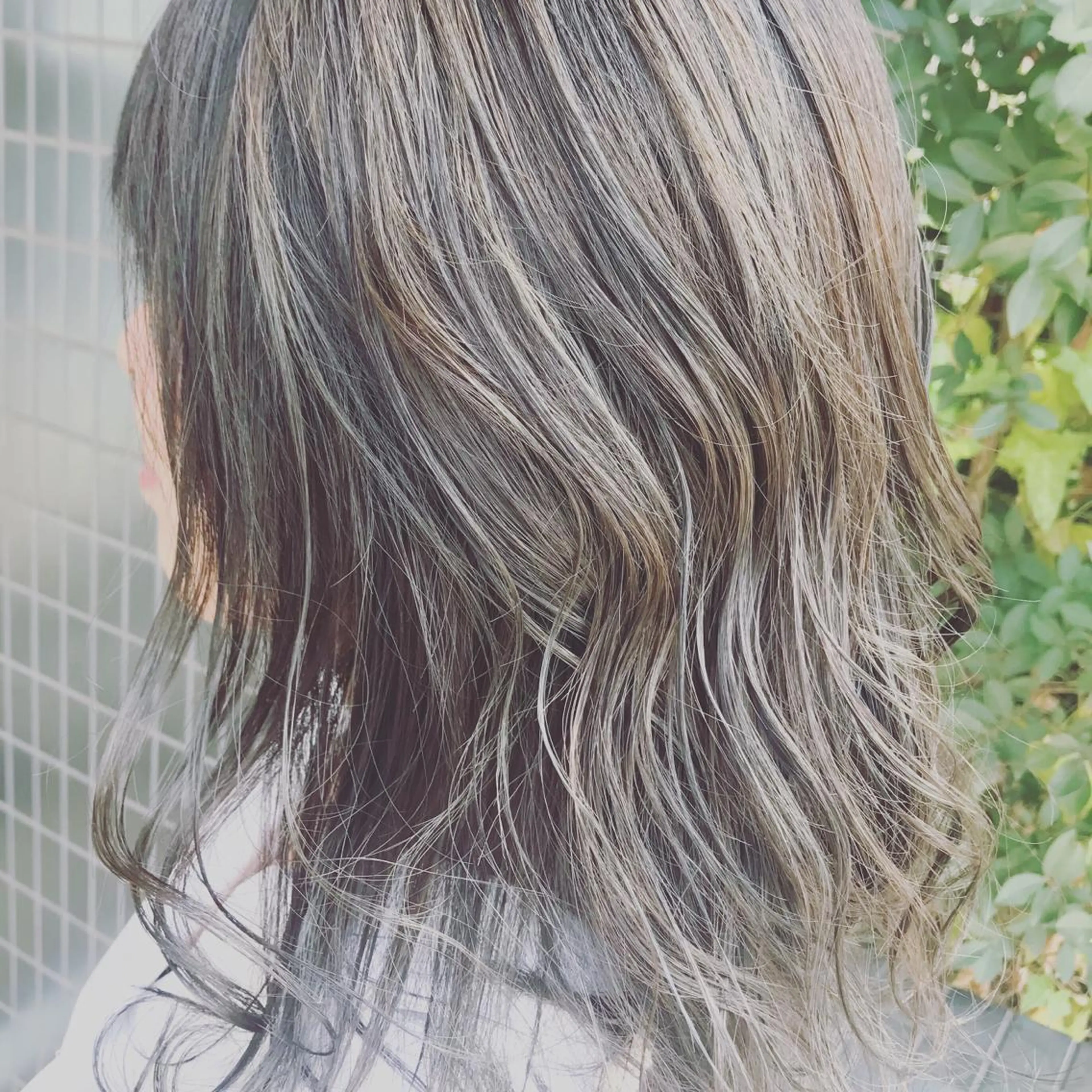 セミロング カラー ハイライトカラー ハイライト ヘアカラー トリートメント ✅ｼｪｱｻﾛﾝJAM 相田友和のヘアスタイル