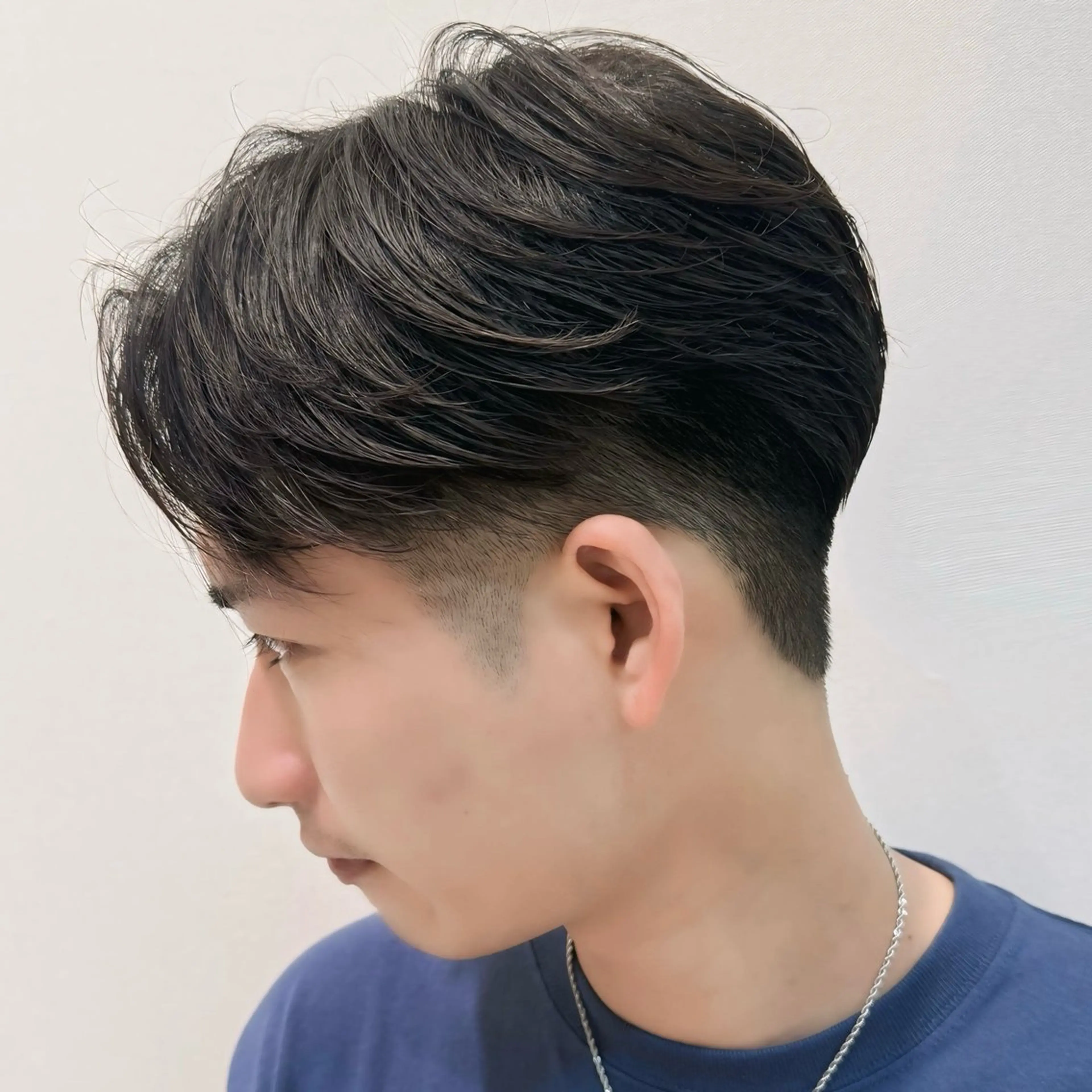 メンズ センターパート ダウンパーマ フェザーパーマ メンズ韓国風 マッシュ カット 縮毛矯正 センターパート特化/ メンズカット/ヒロキのヘアスタイル