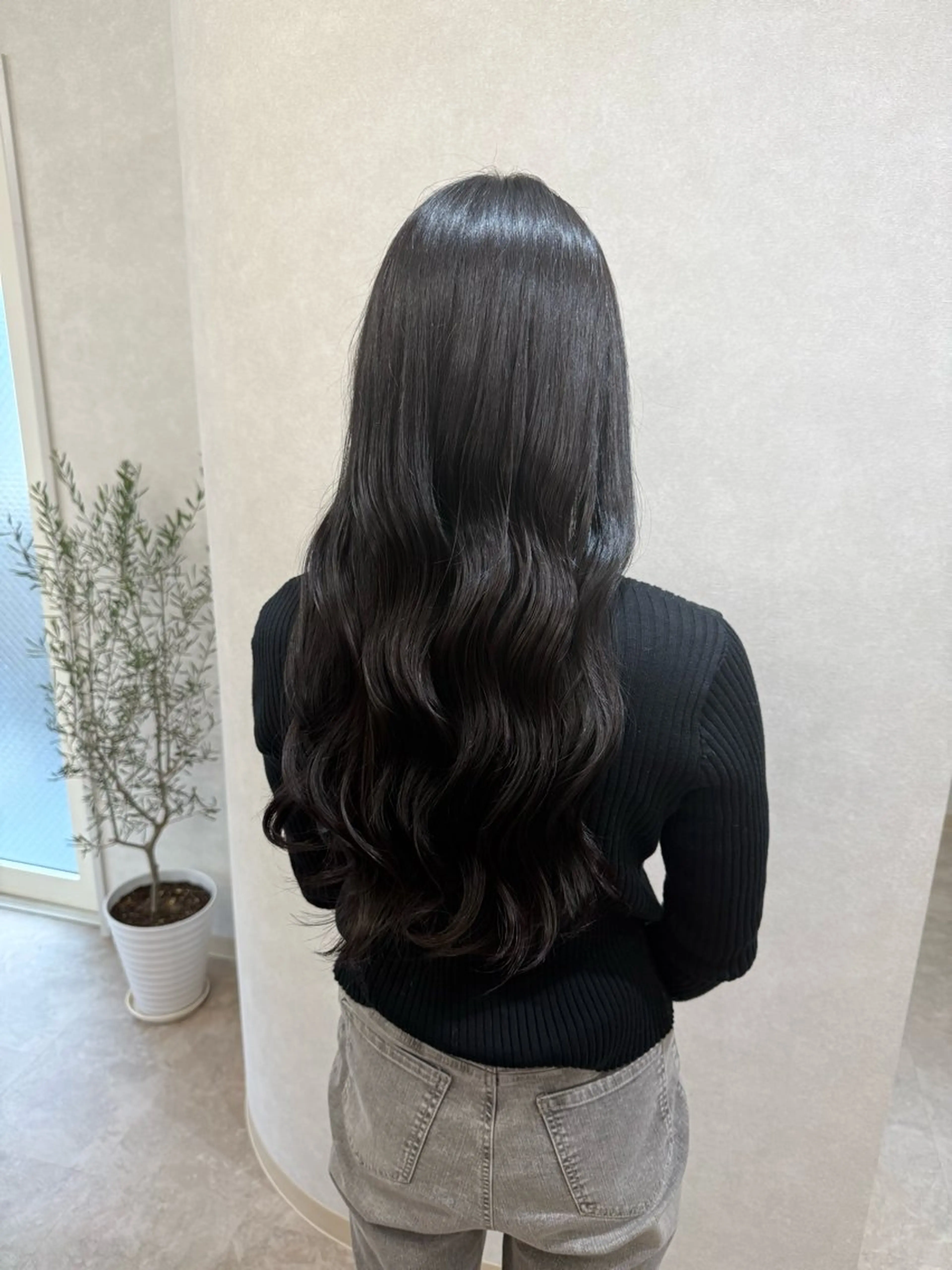 ロング カラー ヘアアレンジ 炭屋 波音のヘアスタイル