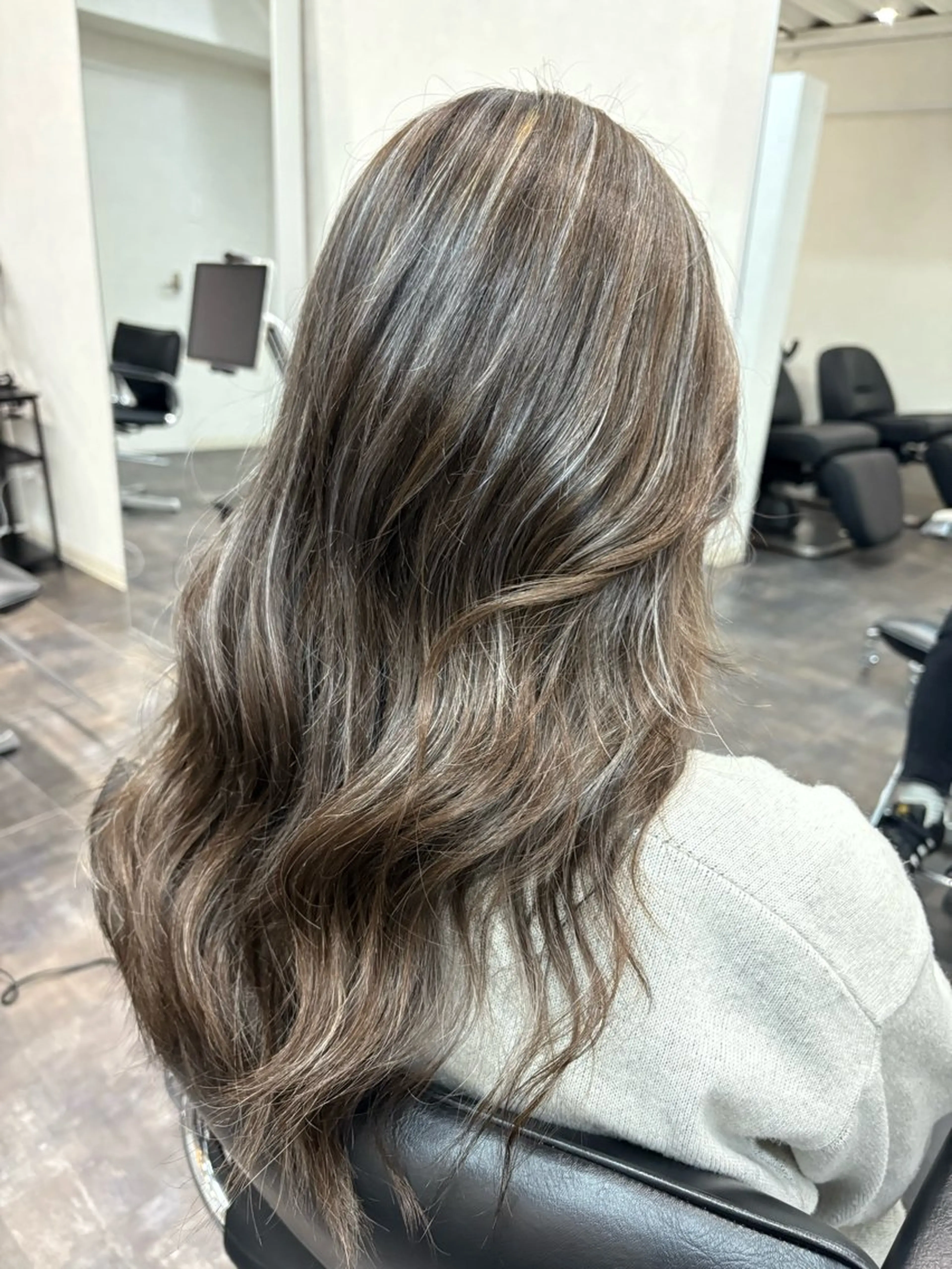 ロング カラー ブリーチ ハイライトカラー ハイライト ヘアカラー haku所属・haku【津久野店】 ERIKAのヘアスタイル