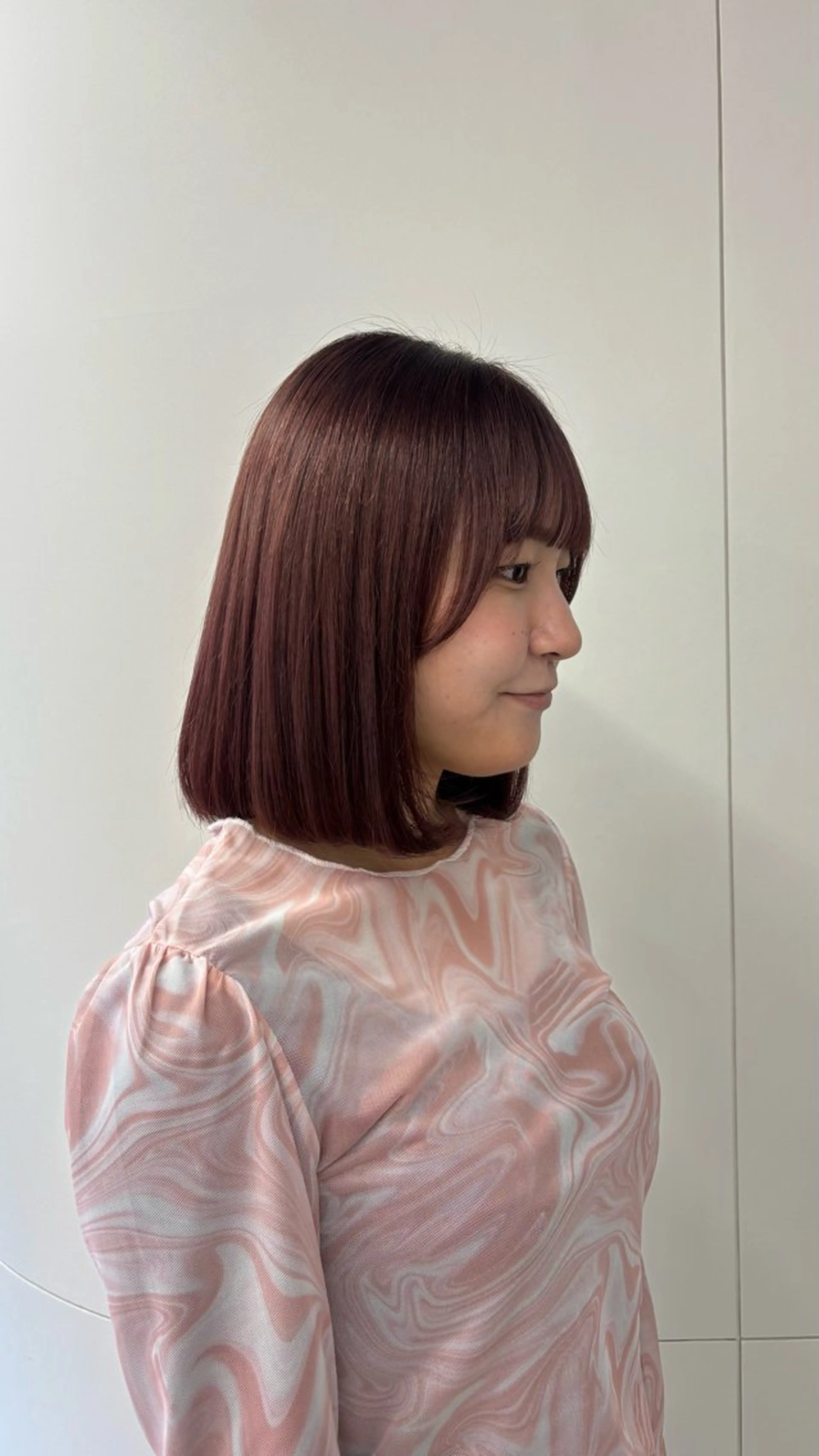 ミディアム カラー ボルドーカラー makoto⌇レイヤ ー⌇艶カラー🍒‎のヘアスタイル