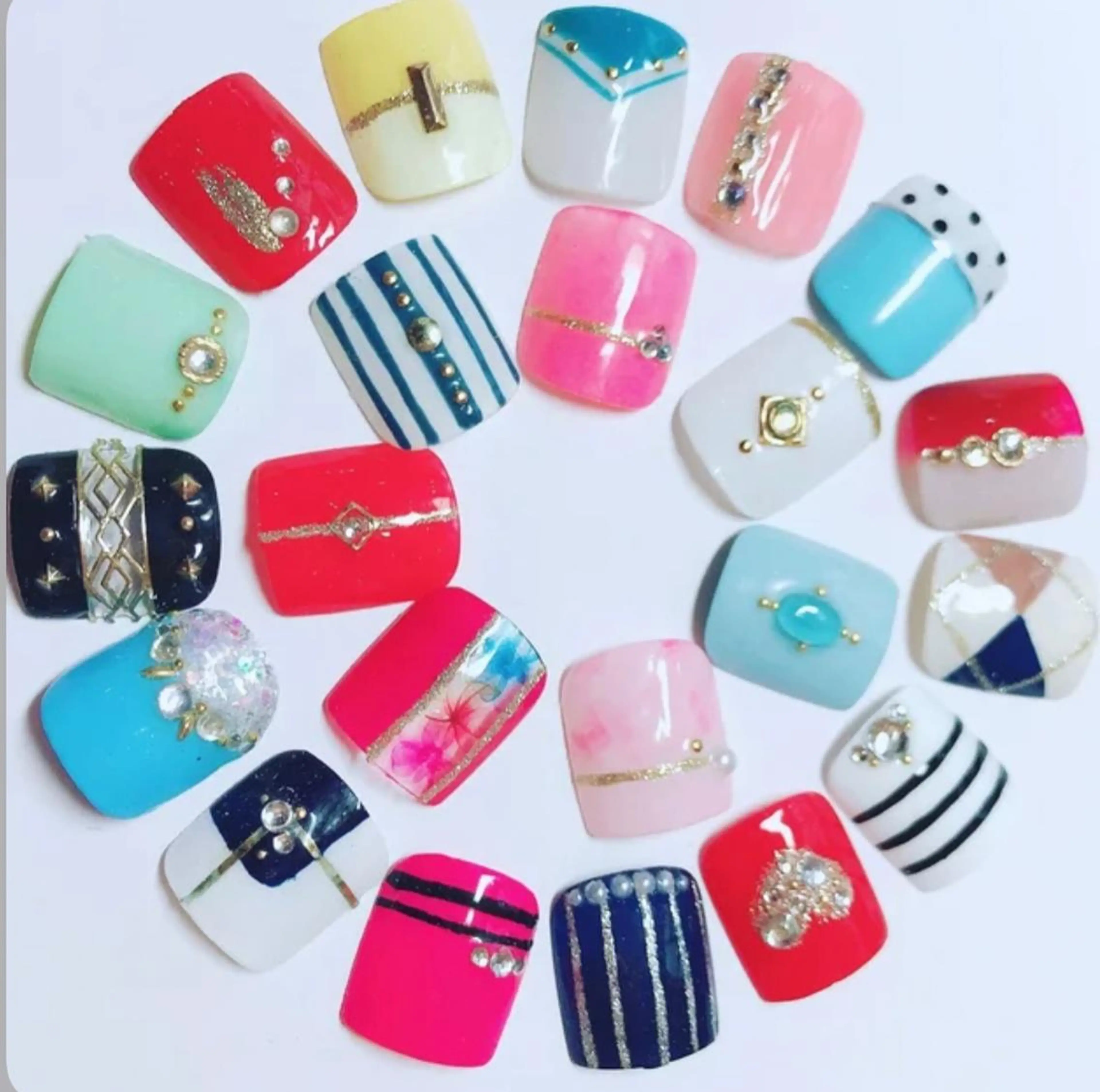 ネイル フットネイル SINCERELY シンシアリー🌈のネイルデザイン