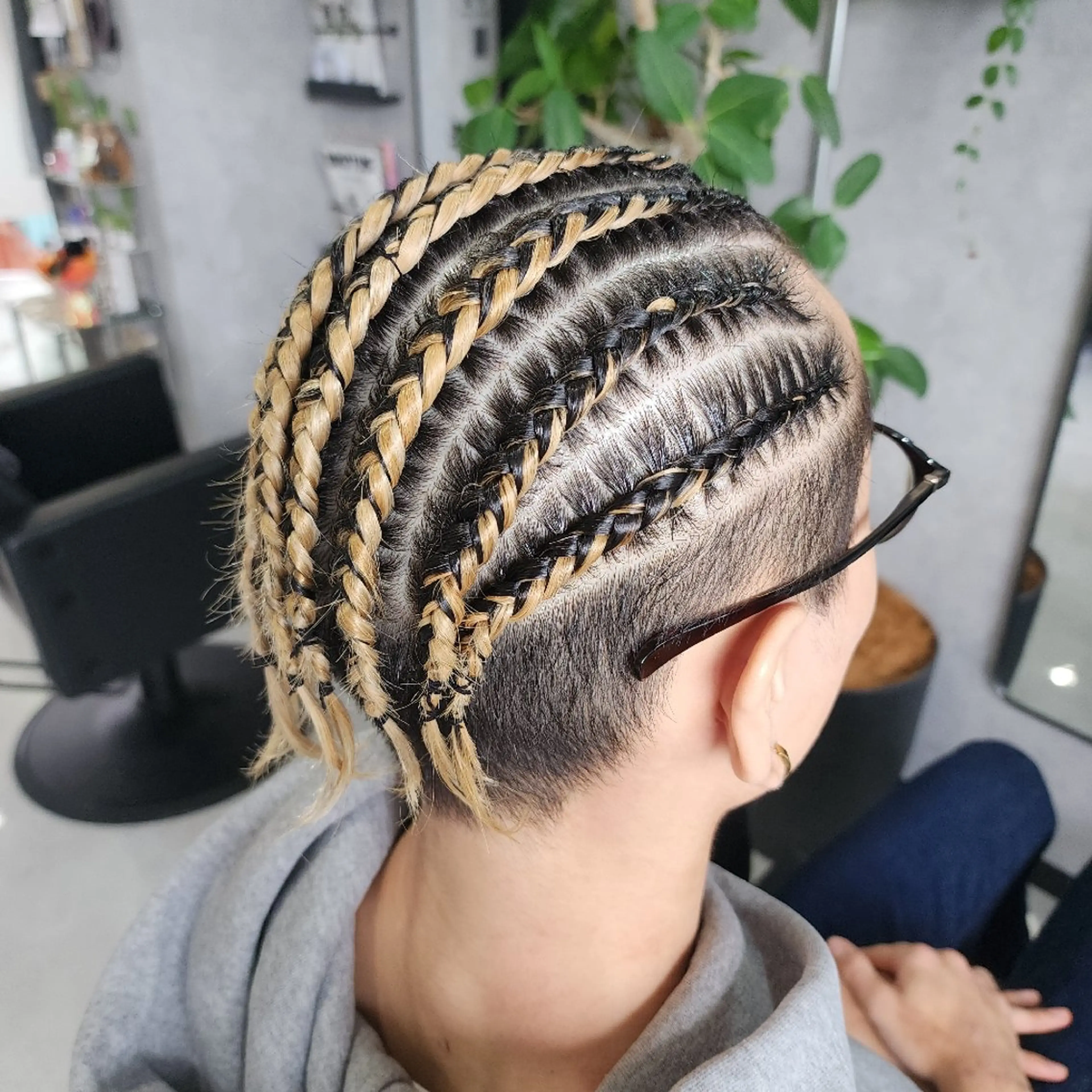 【地毛のみ/メンズ】コーンロウ　ハーフ　8~10本の写真