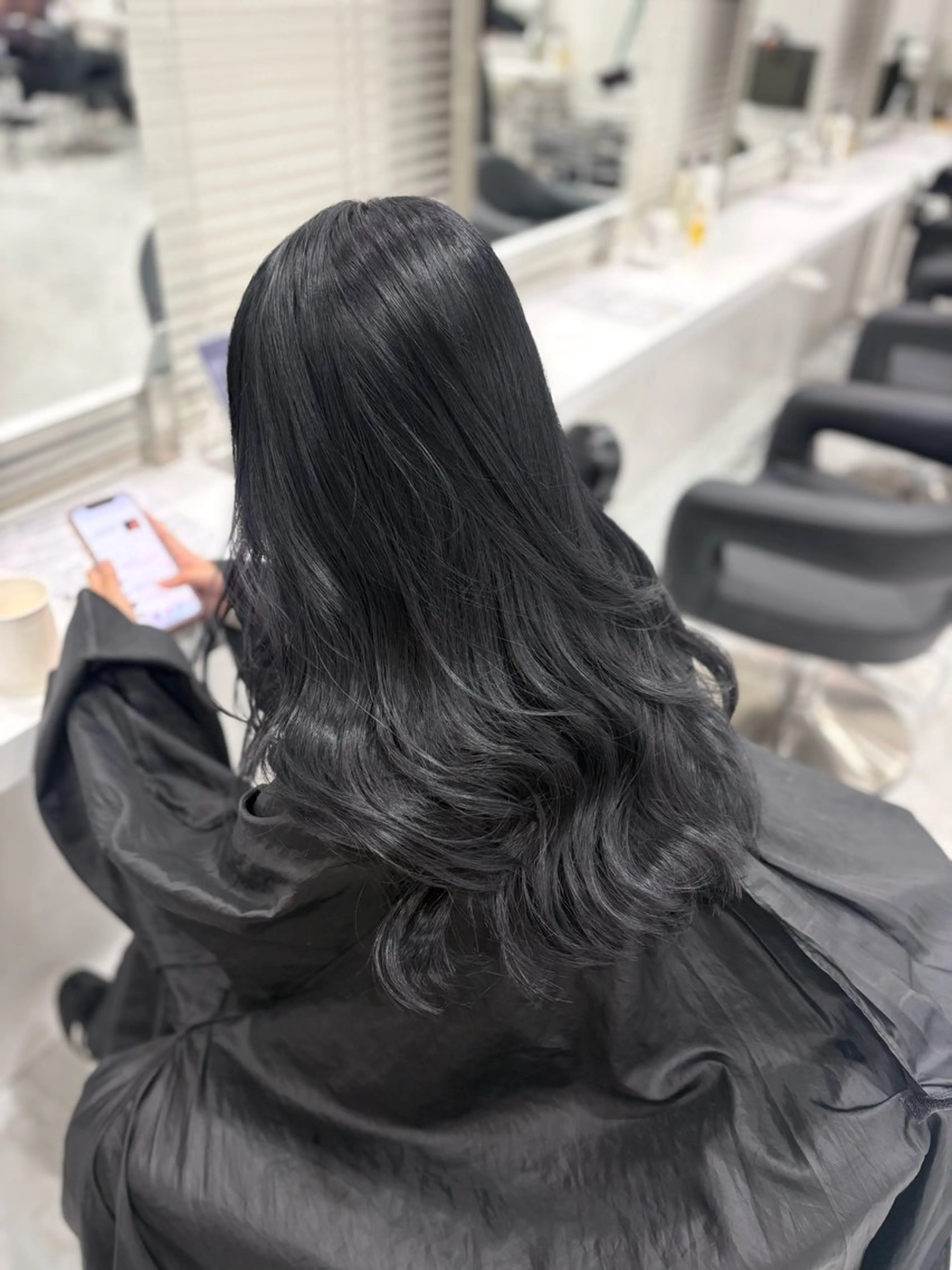ロング カラー 🩵色落ち可愛い 寒色カラー🩵のヘアスタイル