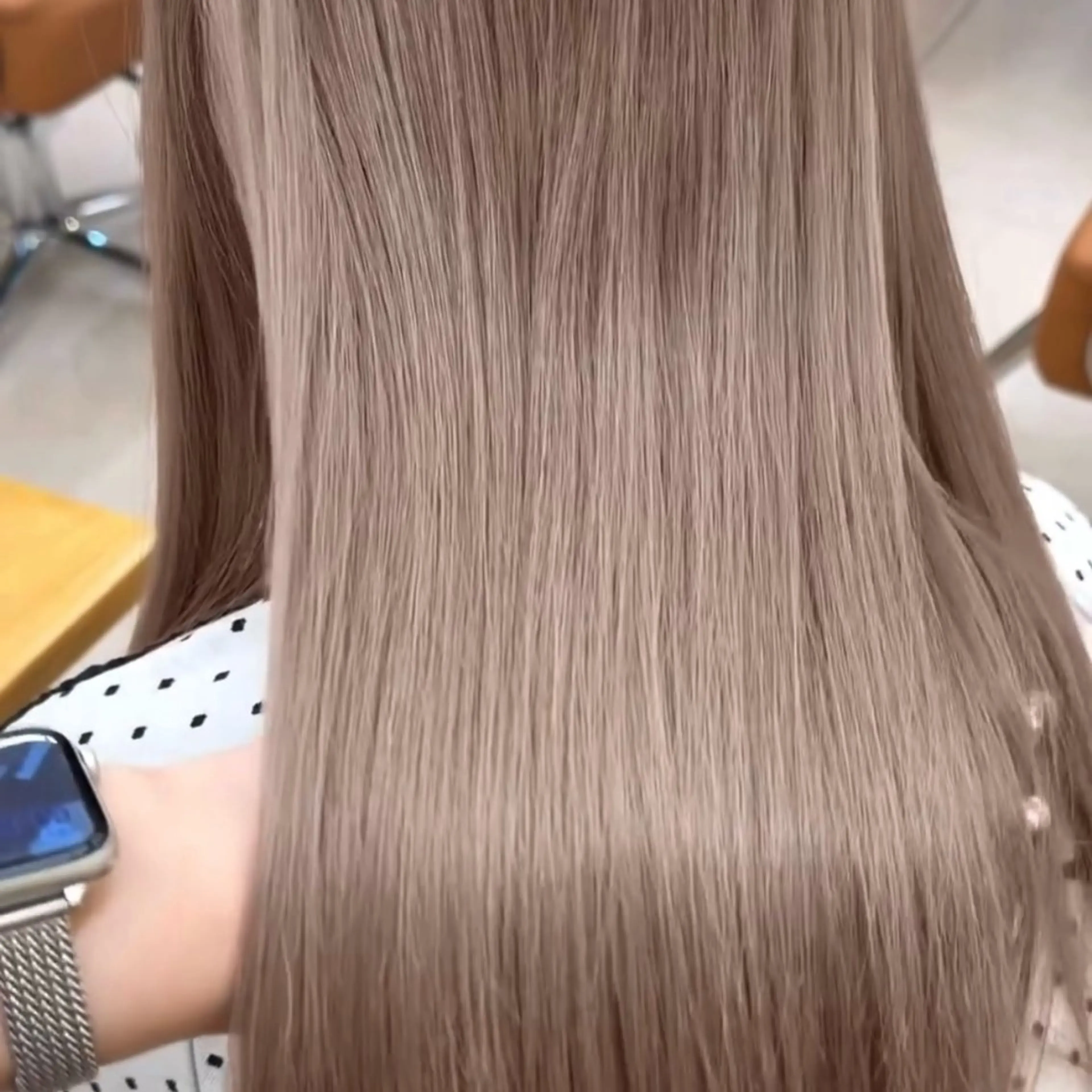 ロング カラー ベージュカラー ブリーチ レイヤーカット ロング 柔らかいガーリーヘア 🎀Mahiroのヘアスタイル