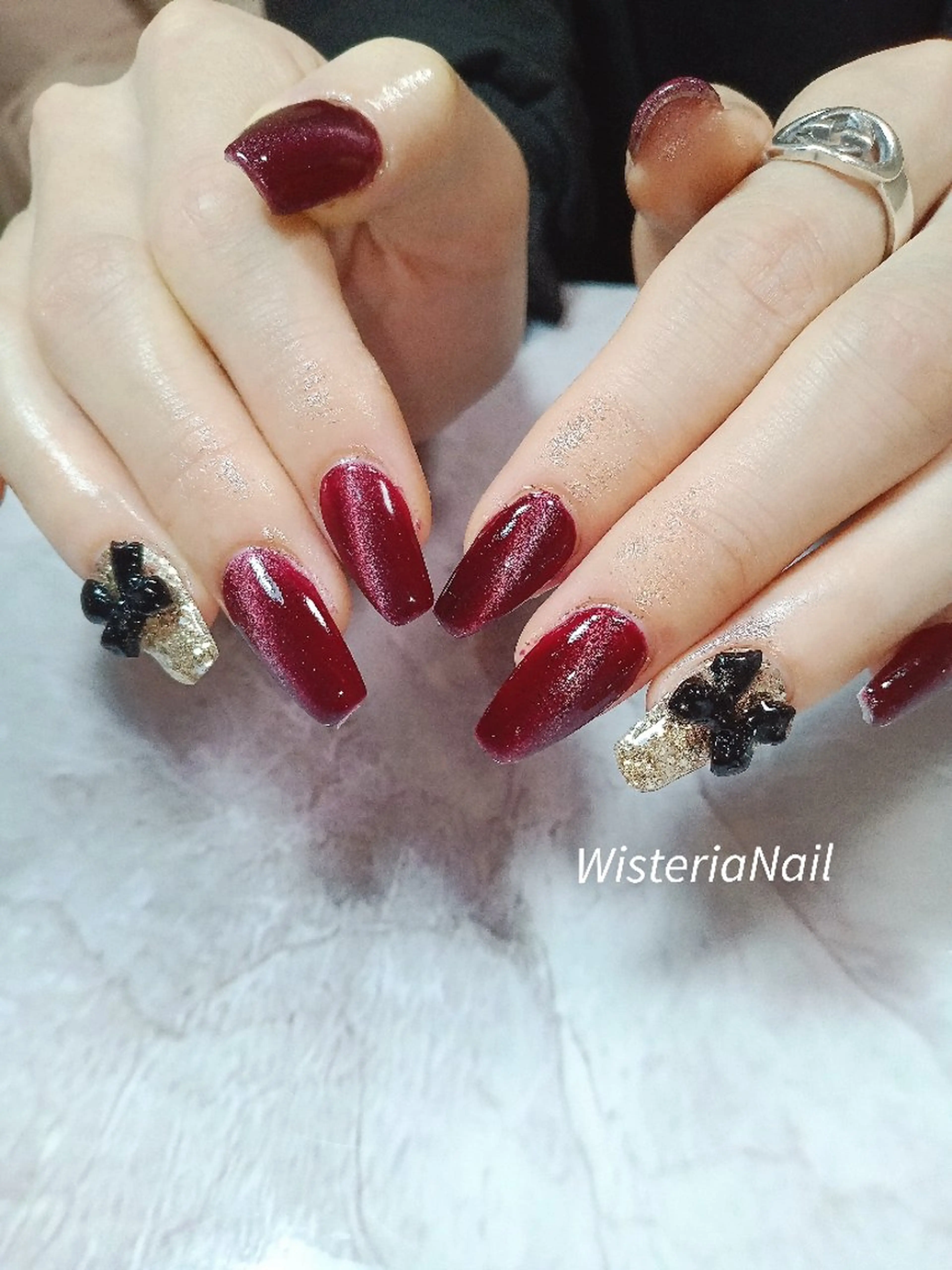 ネイル ボルドー ロングネイル マグネットネイル リボン 冬ネイル Wisteria Nail_Yukieのネイルデザイン