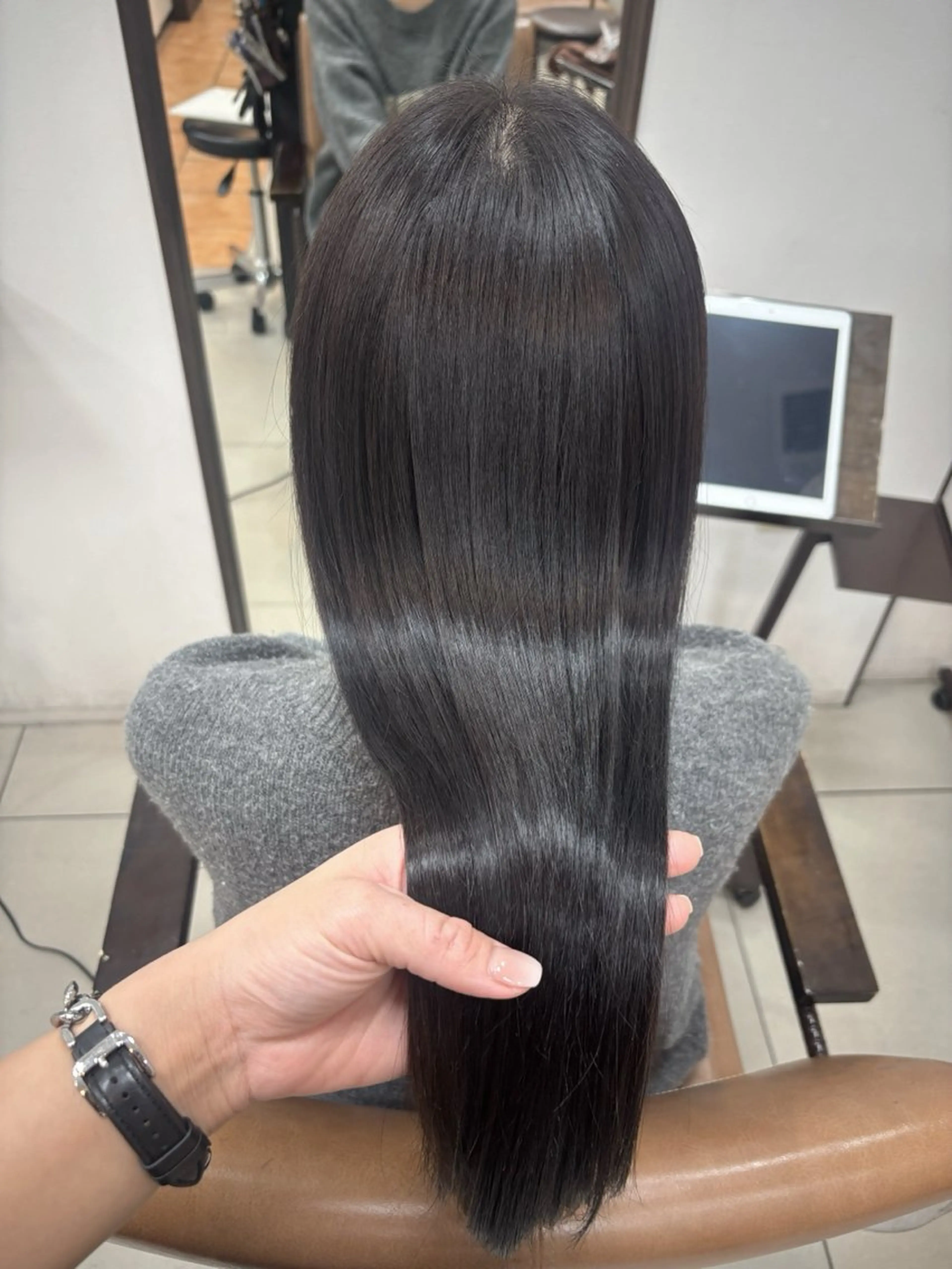 セミロング カラー ダークグレー 髪質改善 ヘアカラー トリートメント 頭皮×髪質改善 透明感カラー💎中村のヘアスタイル