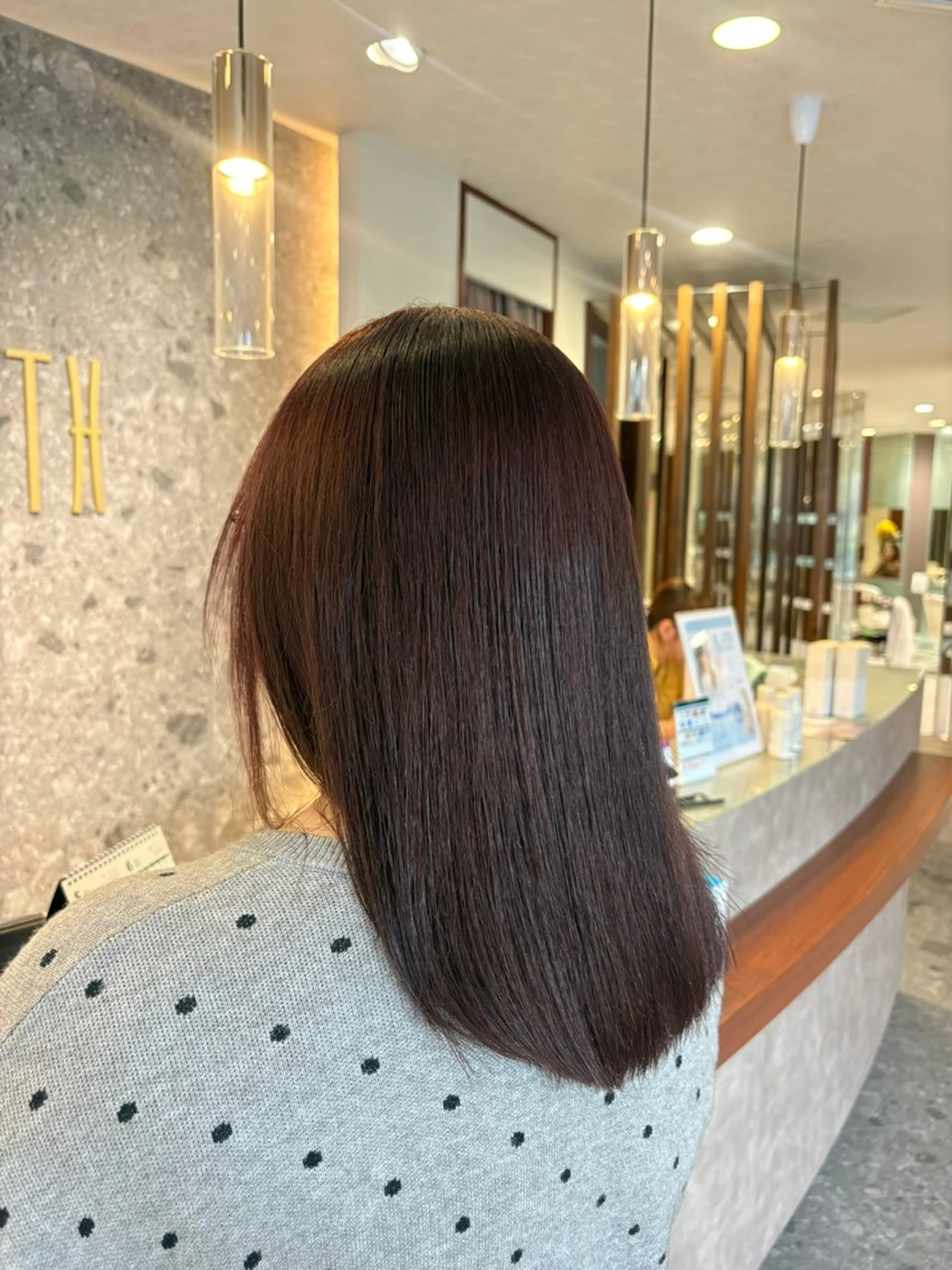 セミロング ヘアカラー トリートメント 関 真理菜のヘアスタイル