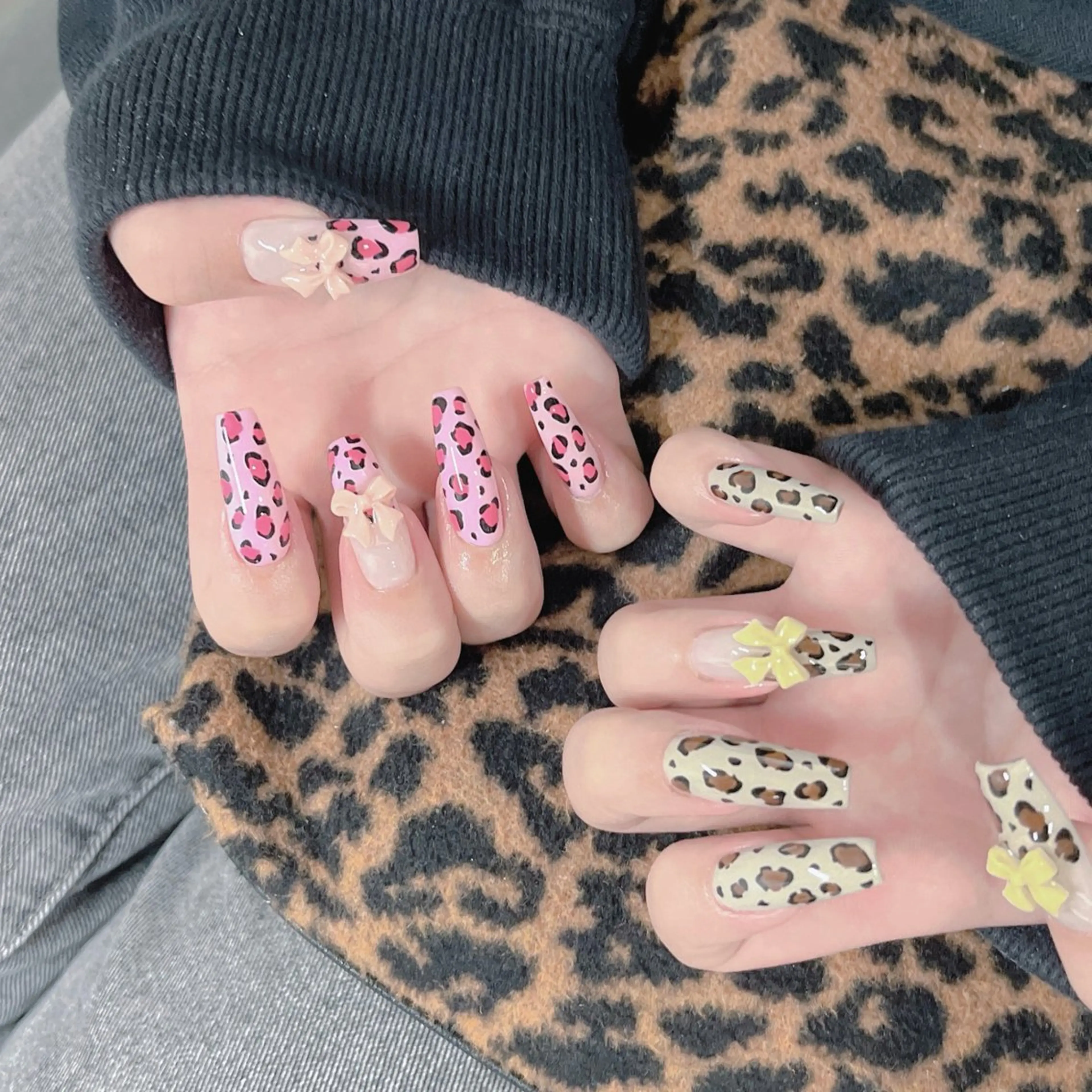 ネイル フットネイル フレンチネイル ジェルネイル ラメ(グリッター) ラメグラデーション ハンドネイル NEO Beauty Salon所属・𝐍𝐄𝐎 𝐉𝐔𝐑𝐈のネイルデザイン