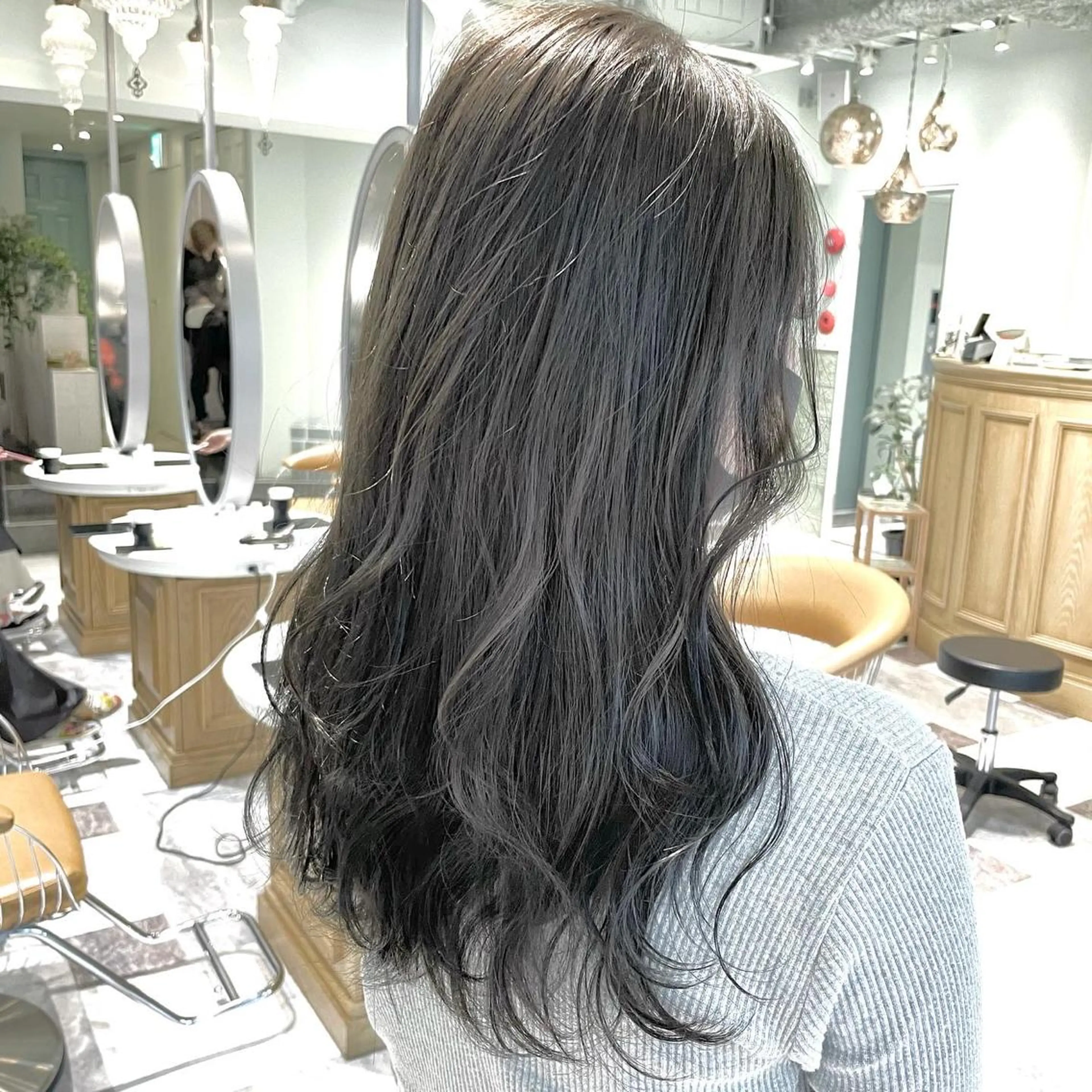 カラー ベージュカラー 黒髪 ブリーチ ブルーカラー ブルーブラック ヘアカラー 木屋元一/透明感 /前髪/ショートボブのヘアスタイル