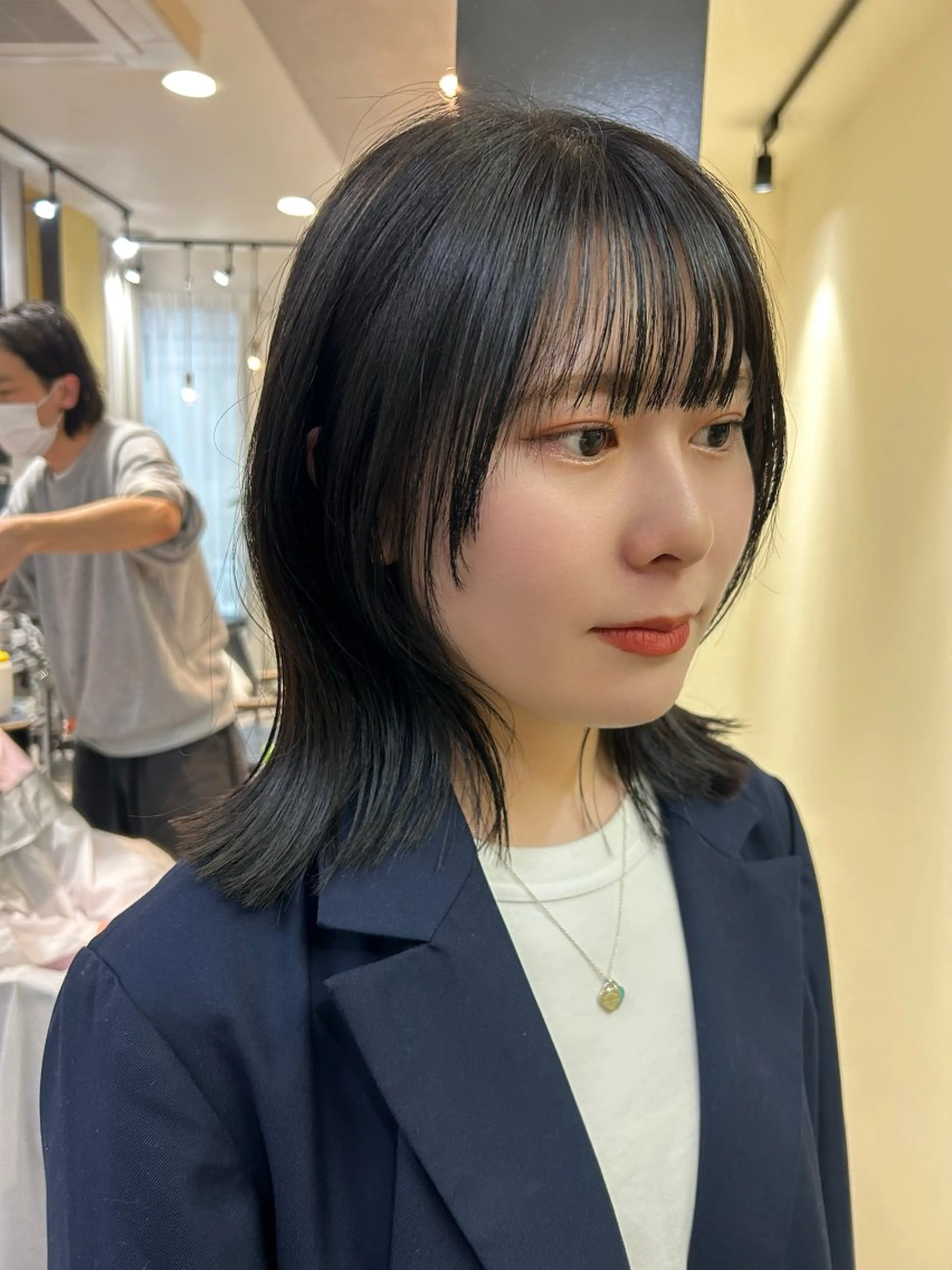 ミディアム カラー 黒髪 グレーブラック hub hair レイヤー/透明感のヘアスタイル