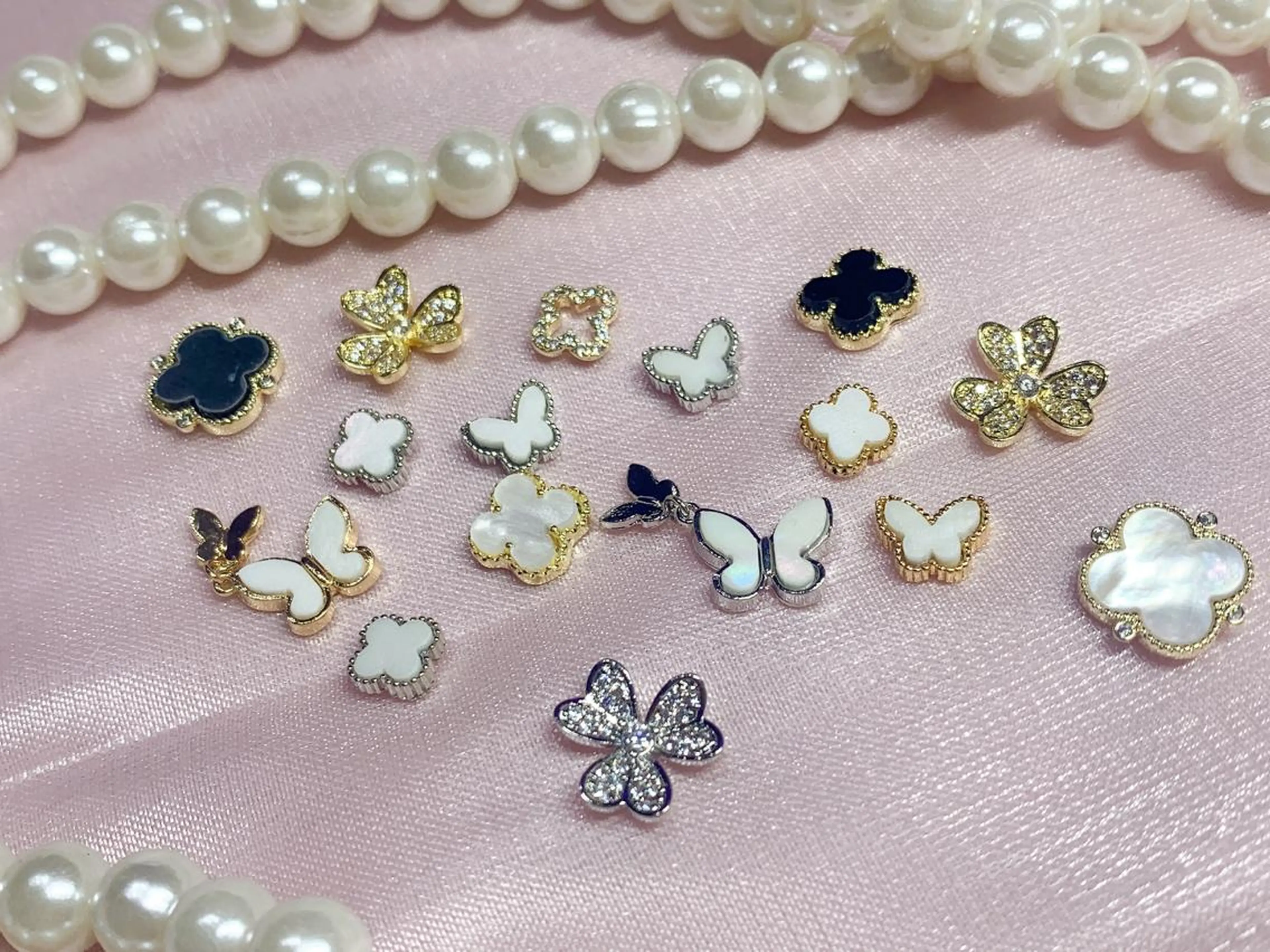 ネイル フレンチネイル ジェルネイル 韓国ネイル 持ち込み パラジェル ハンドネイル ハンドケア ちゅるんネイル🪄 耳ツボジュエリー🔗のネイルデザイン