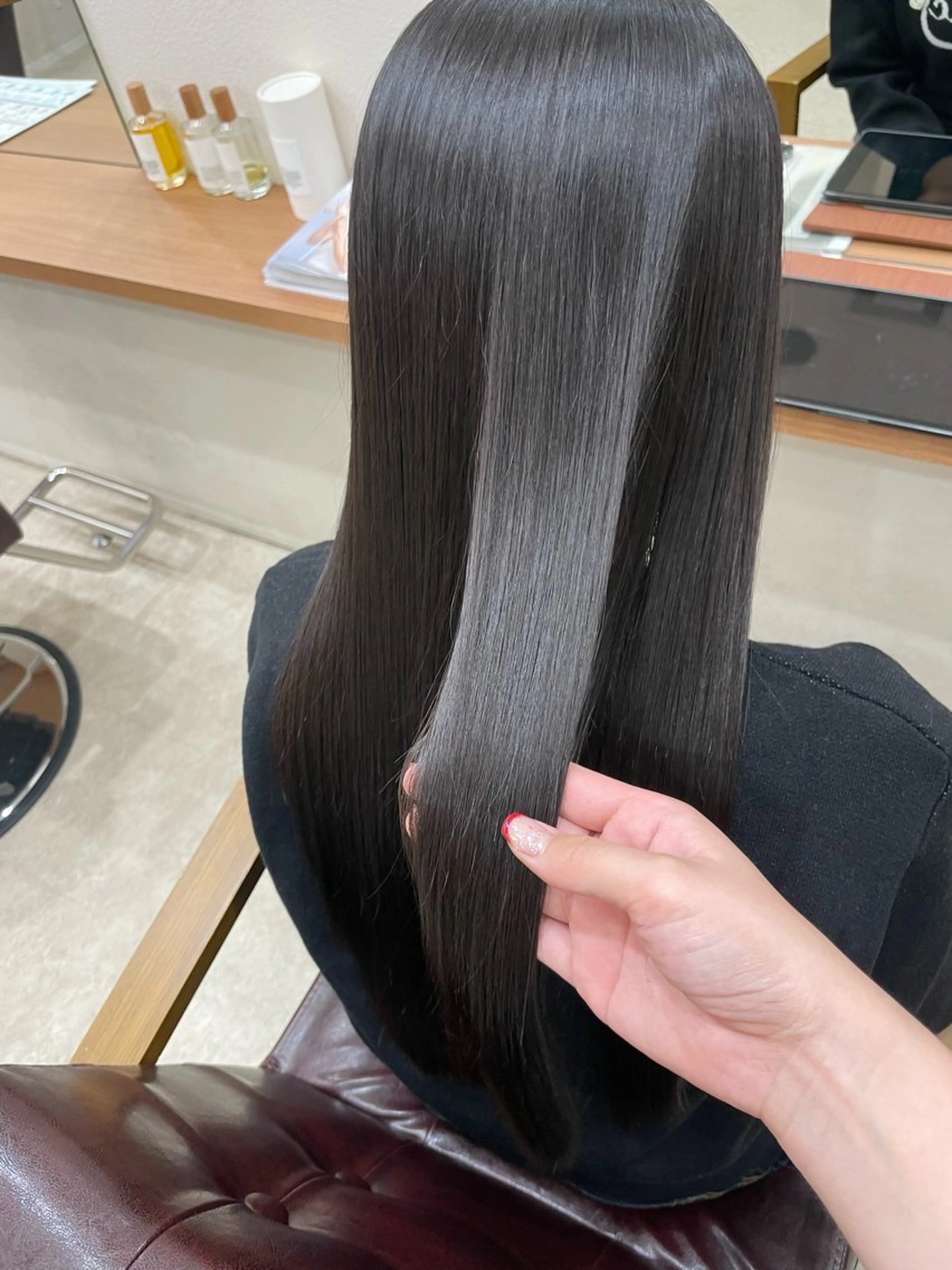 ロング 縮毛矯正 鈴木 梨瑚のヘアスタイル