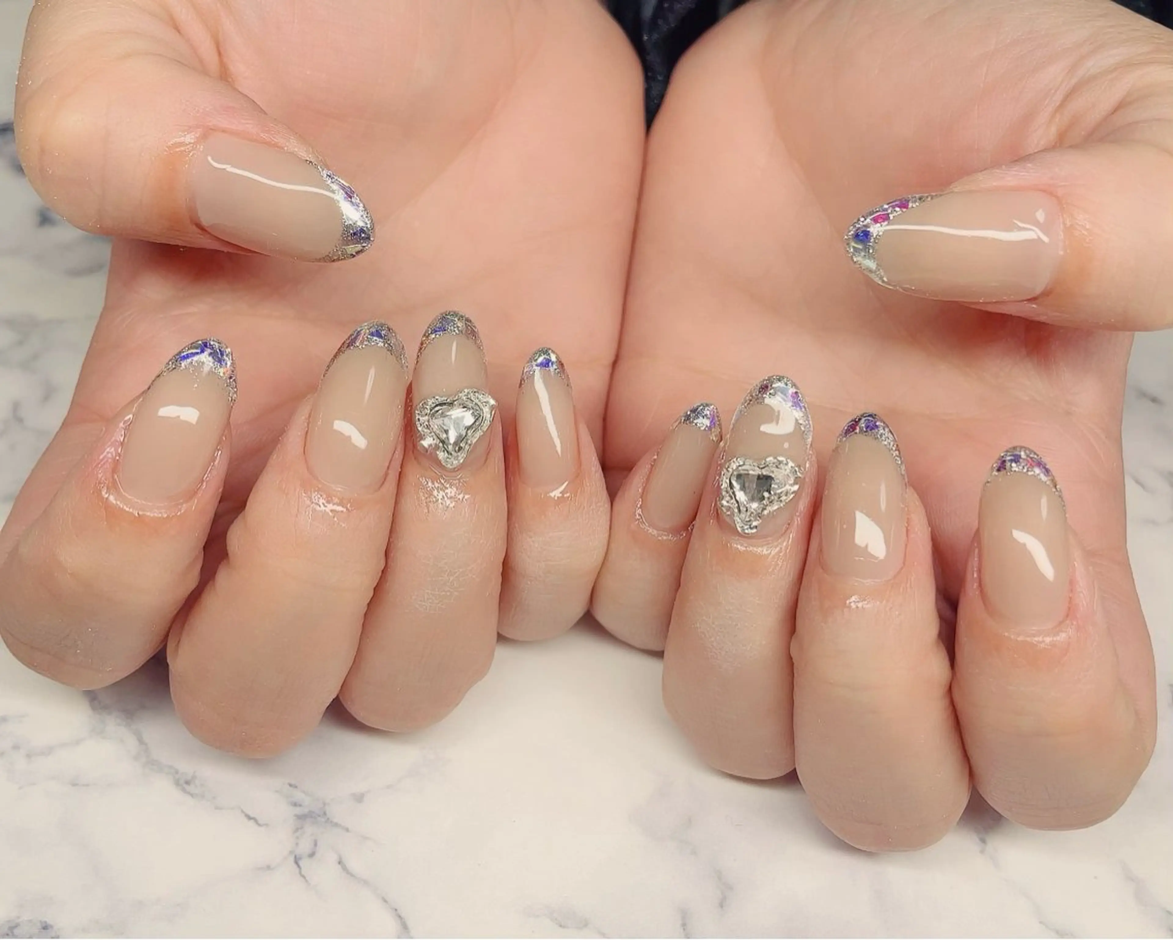 ネイル オーロラネイル フレンチネイル ガラスフレンチ ハート ハンドネイル NailbyN所属・Nail_by N1のネイルデザイン