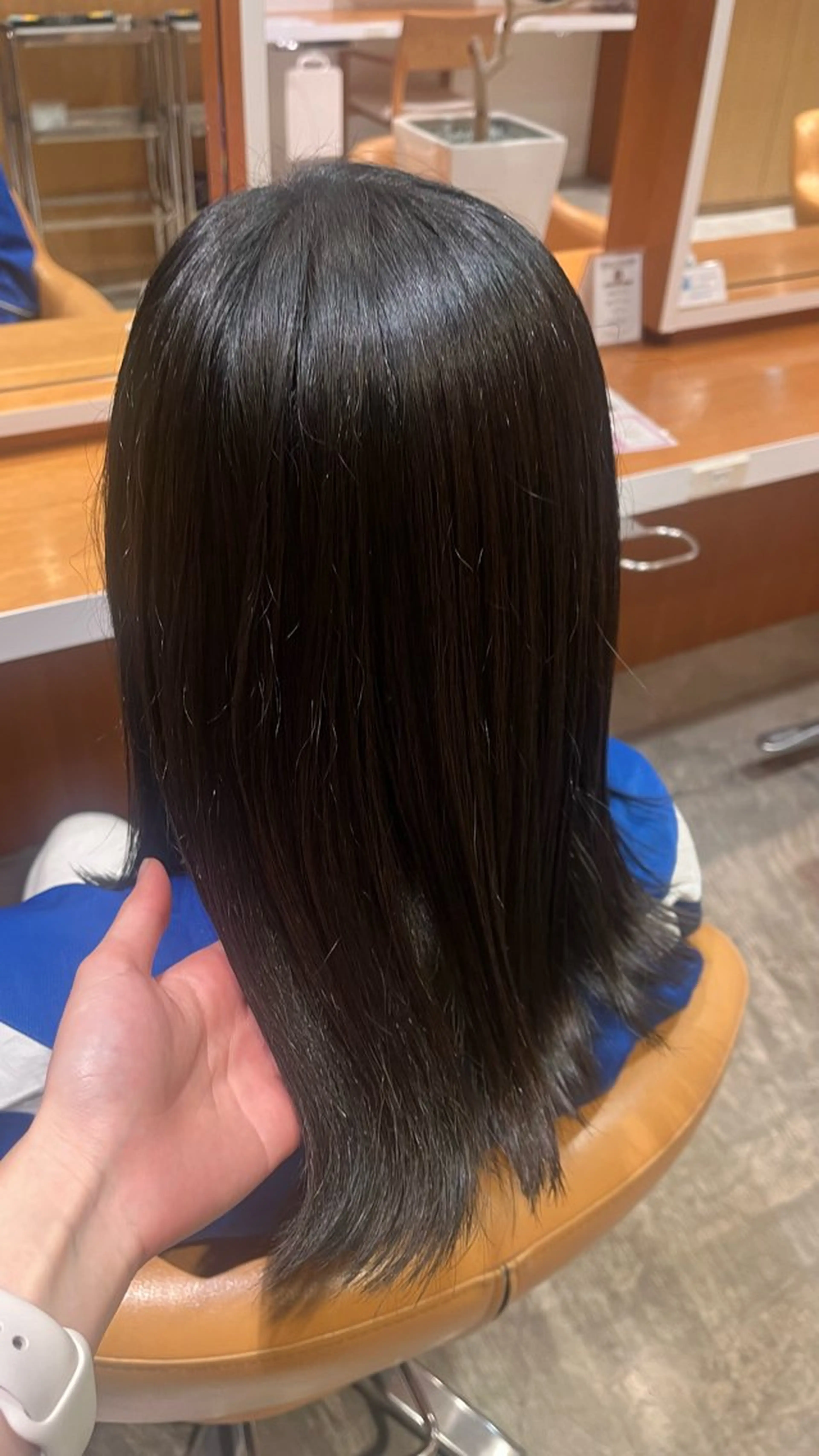 ミディアム カラー 中野 百乃華のヘアスタイル