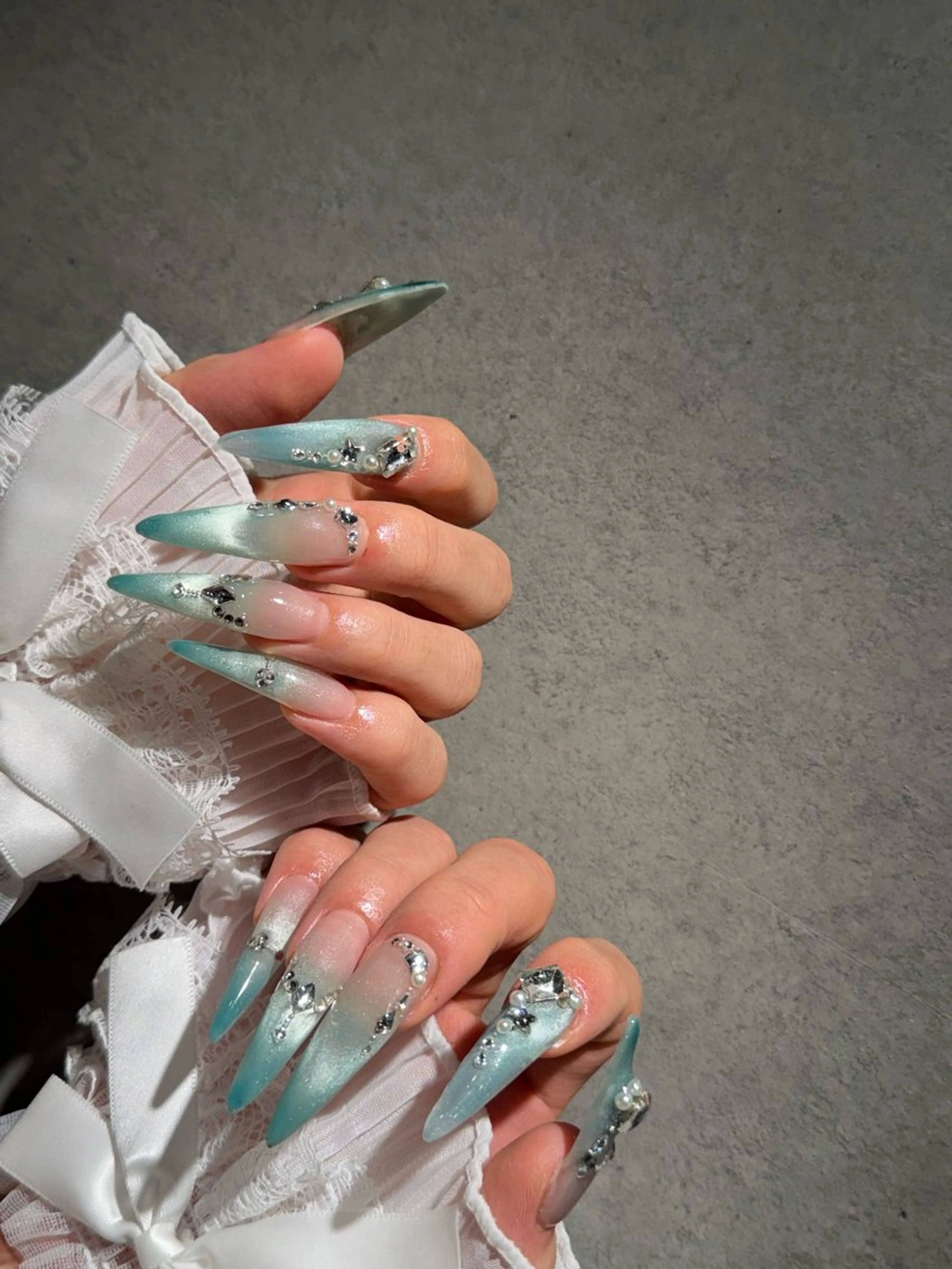 ネイル I-nailロング /ワンホン/キラキラのネイルデザイン