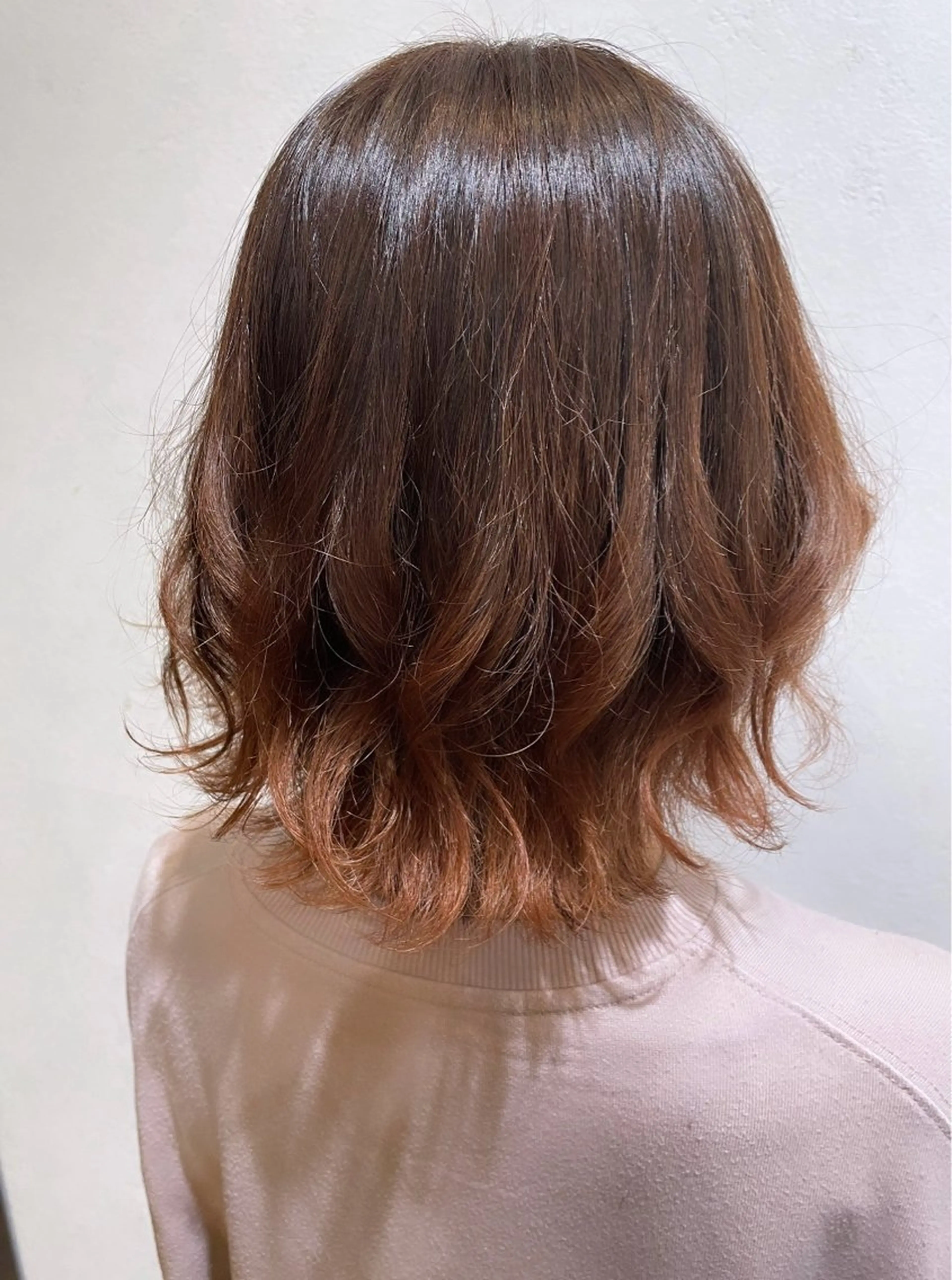 カラー 岡村 真子のヘアスタイル