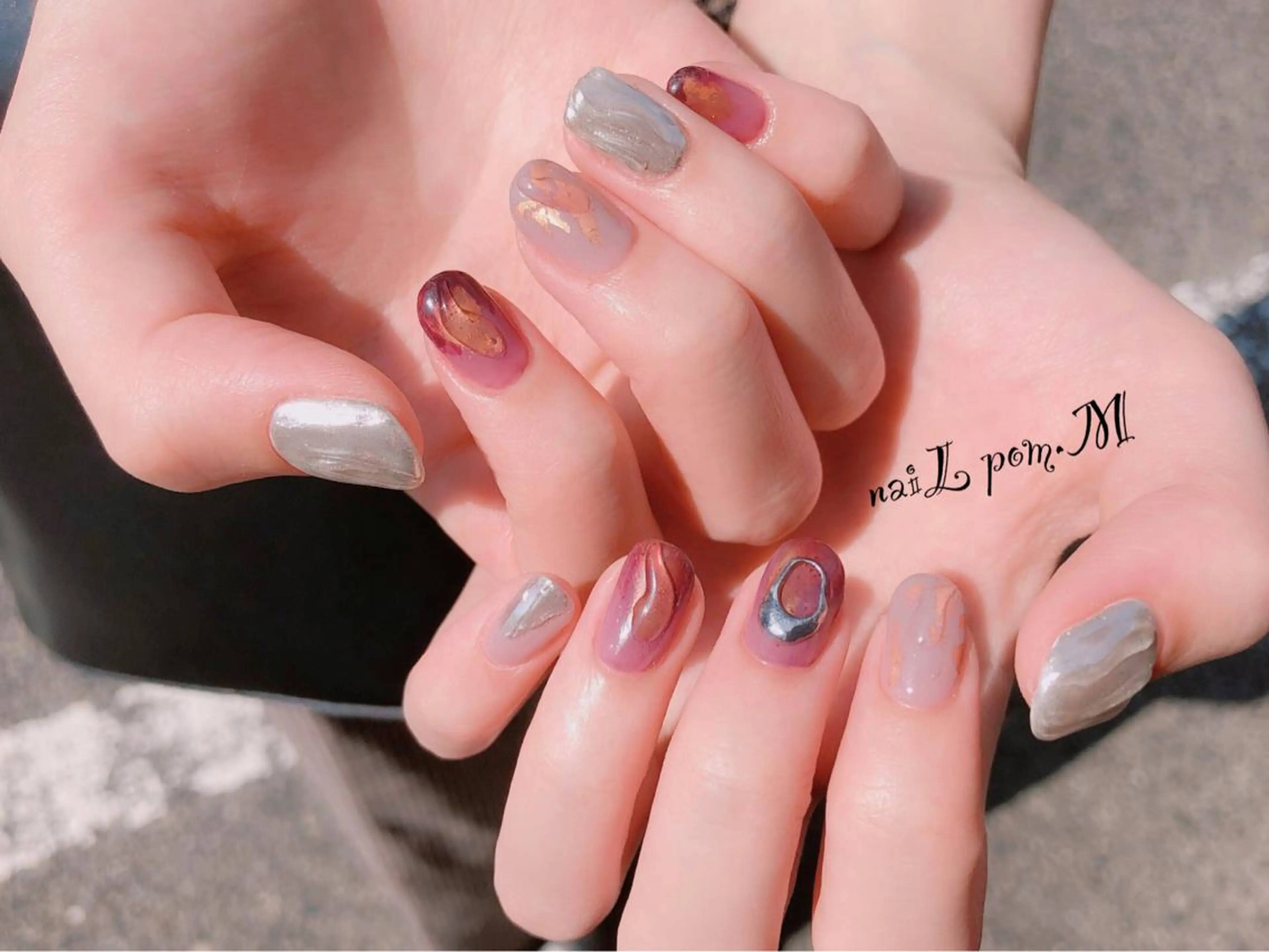 ネイル ミラーネイル ニュアンスネイル ハンドネイル ハンドケア naiL pom.Mのネイルデザイン