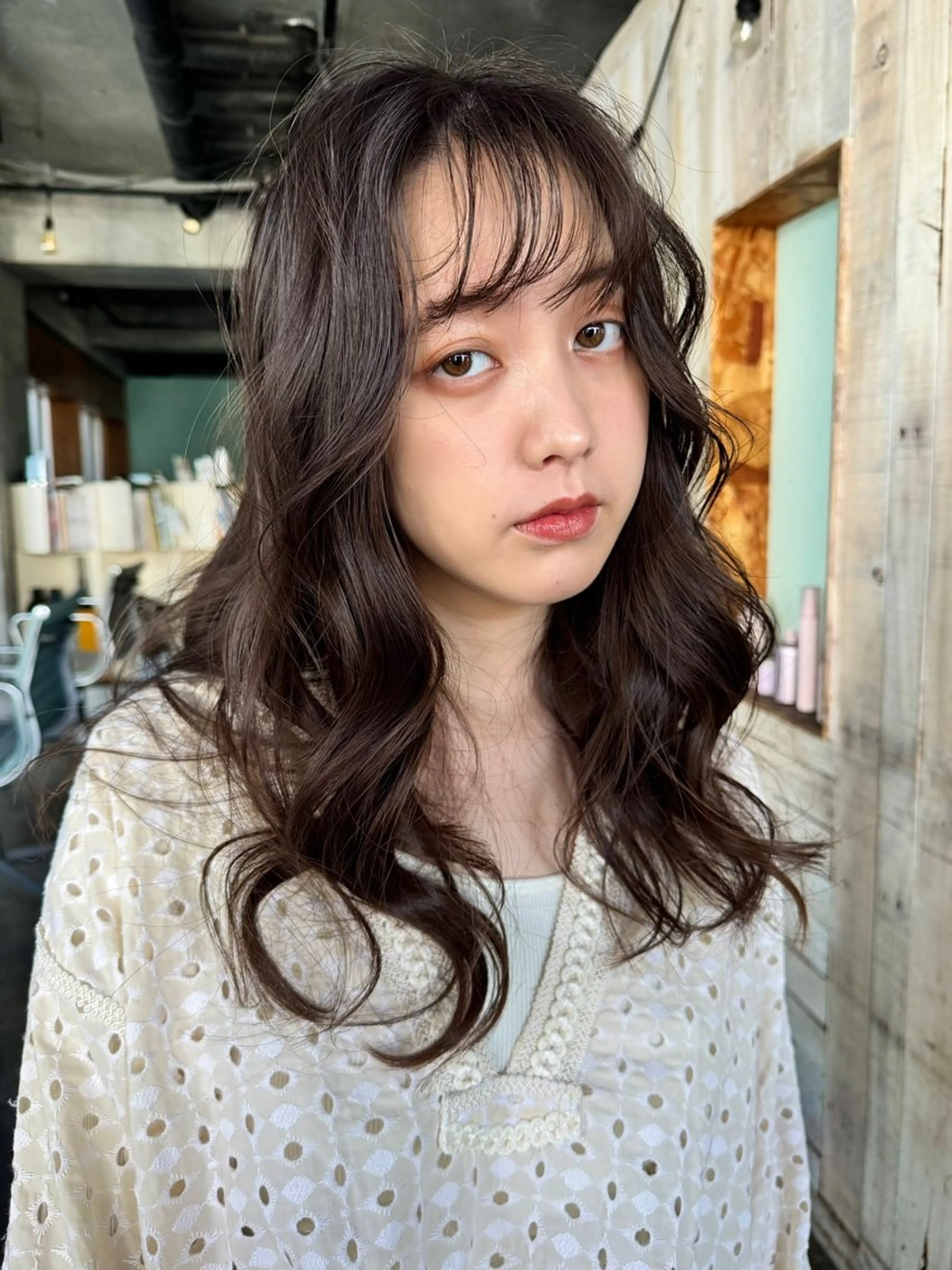 ロング ブリーチカラー/ブロ ンドレイヤーカットのヘアスタイル