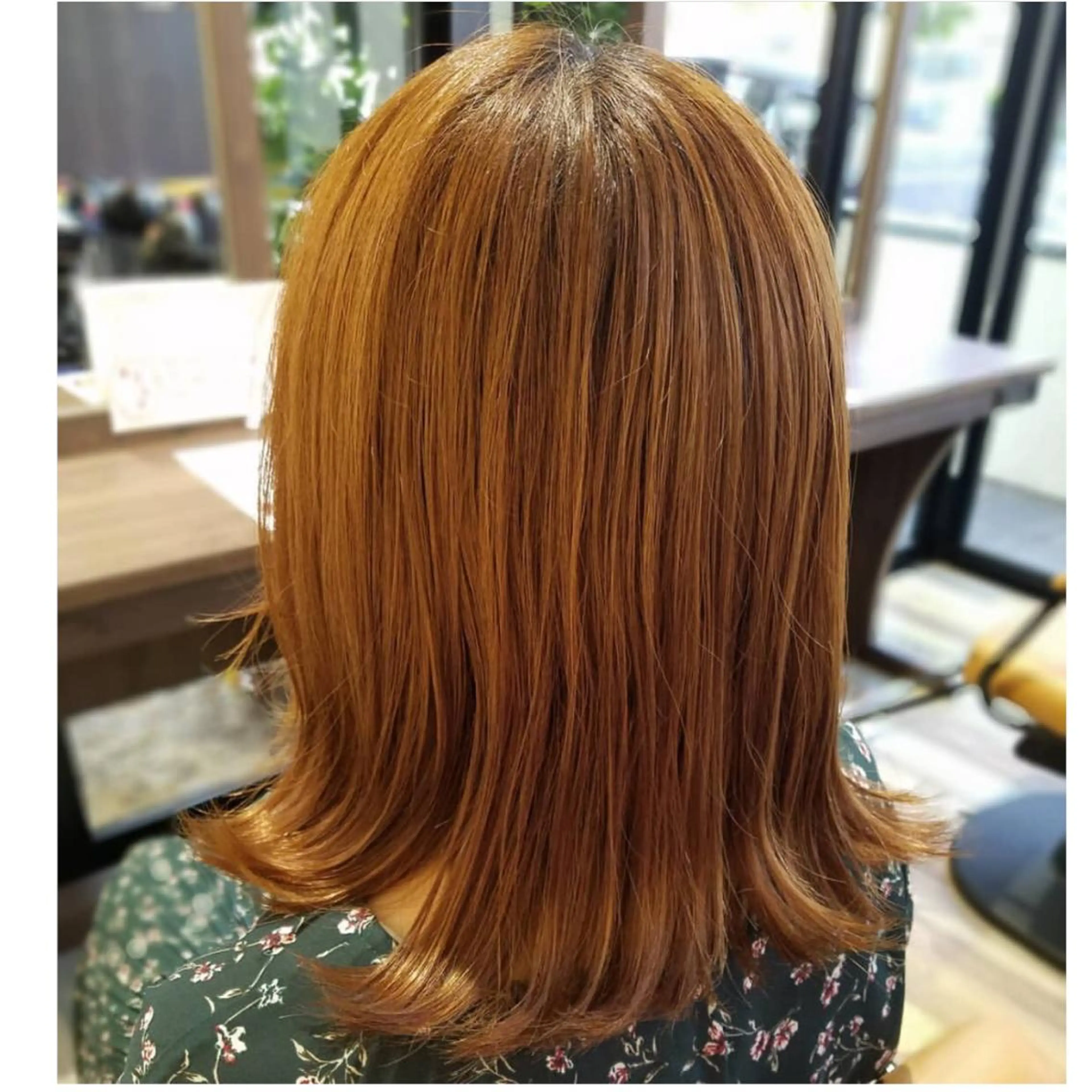 ミディアム カラー 坪内 麻里子のヘアスタイル