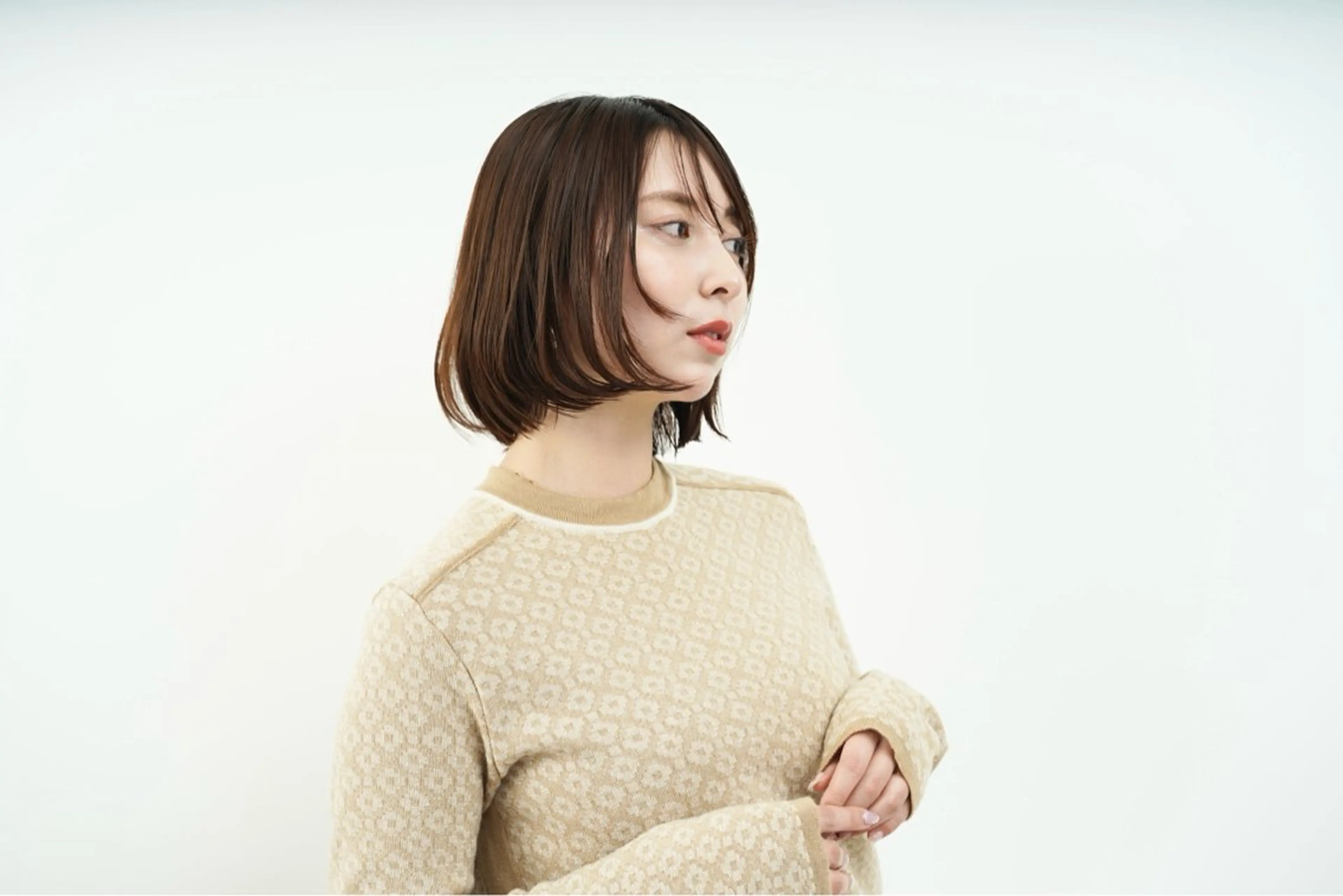 ミディアム カット 縮毛矯正 トリートメント hoNua. 栄/透明感カラーのヘアスタイル