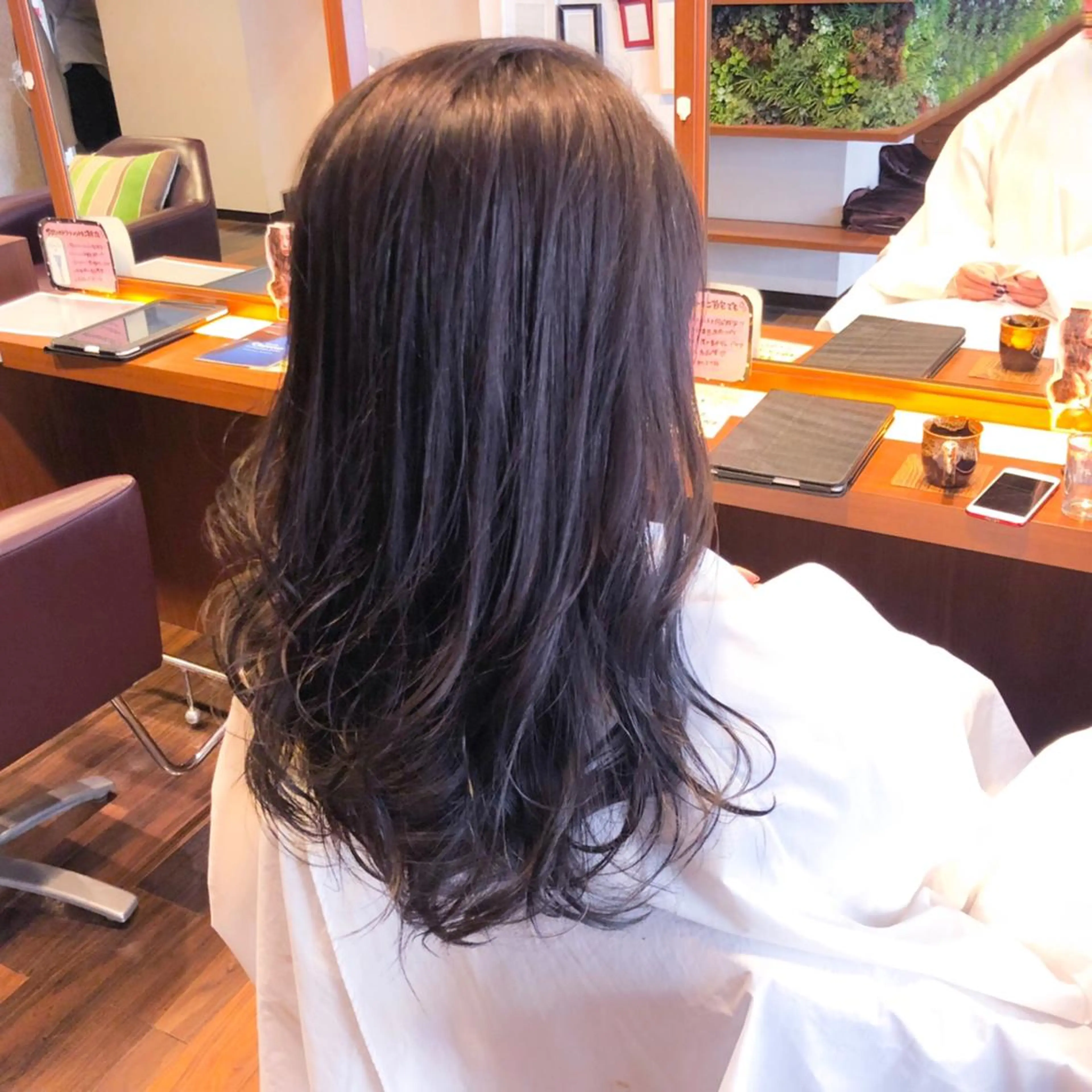 ロング カラー アッシュ ブリーチ 透明感カラー ブリーチなしカラー パープルカラー 小森谷 亮太のヘアスタイル