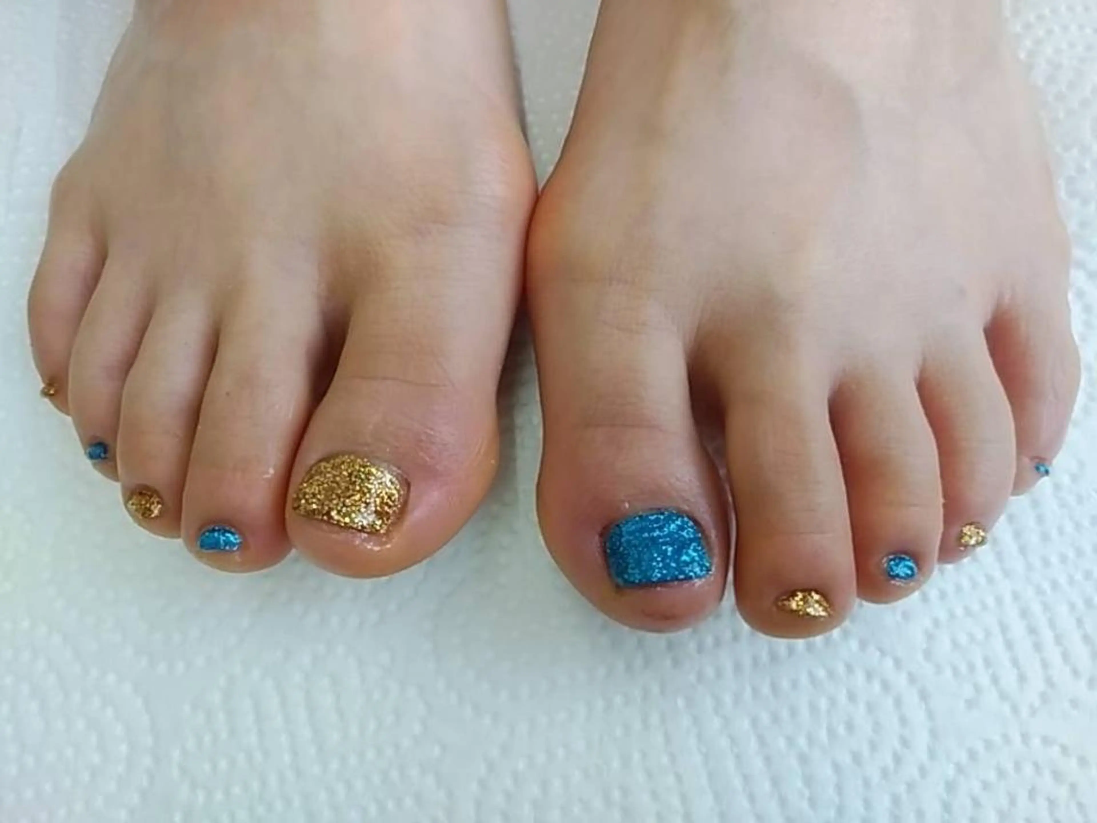 ネイル フットネイル ラメ(グリッター) プライベートサロン Rosy Lilyのネイルデザイン
