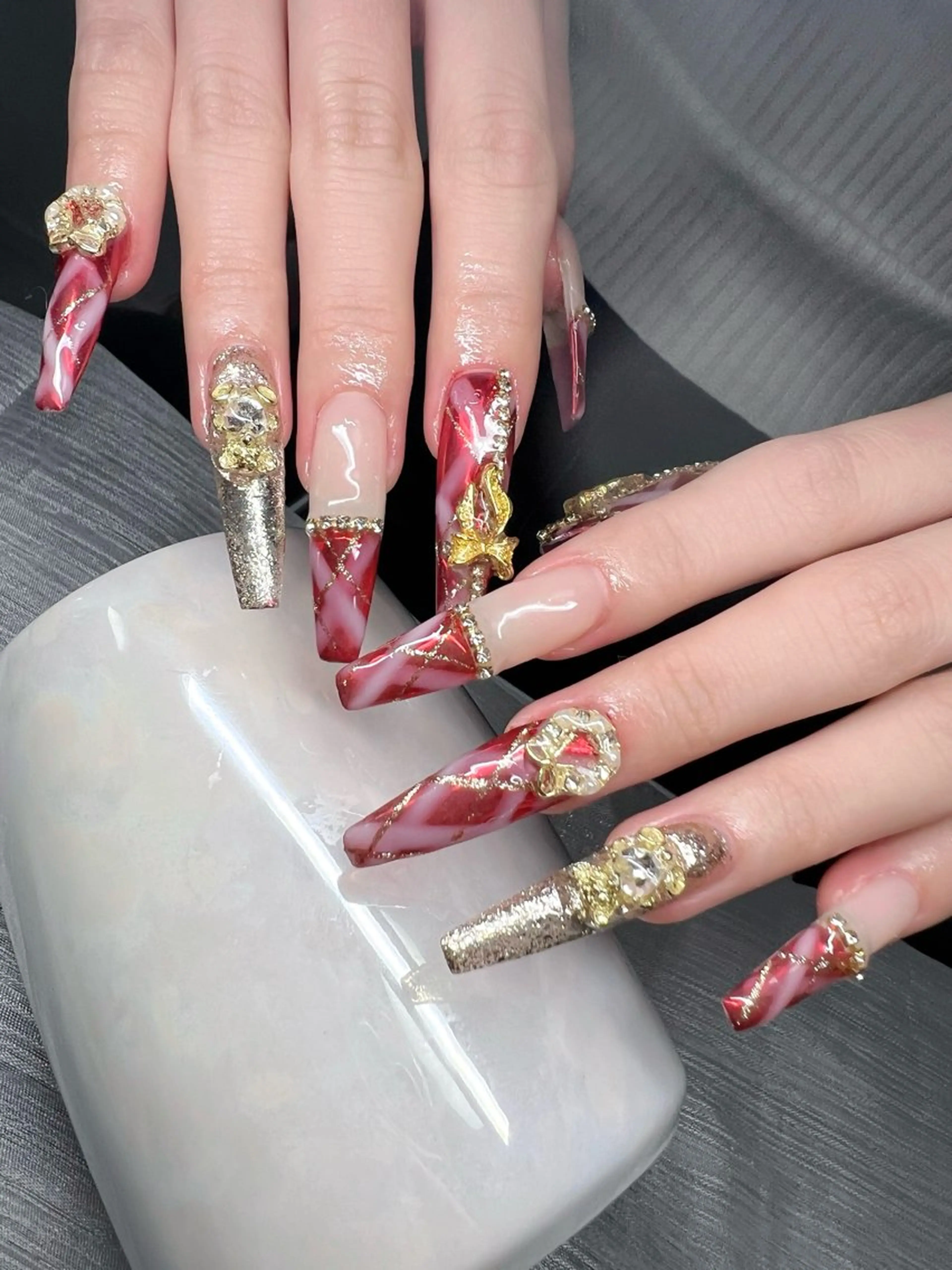 ネイル オーロラネイル チークネイル 長さ出し フットネイル フレンチネイル ハンドネイル Lee Nailsのネイルデザイン