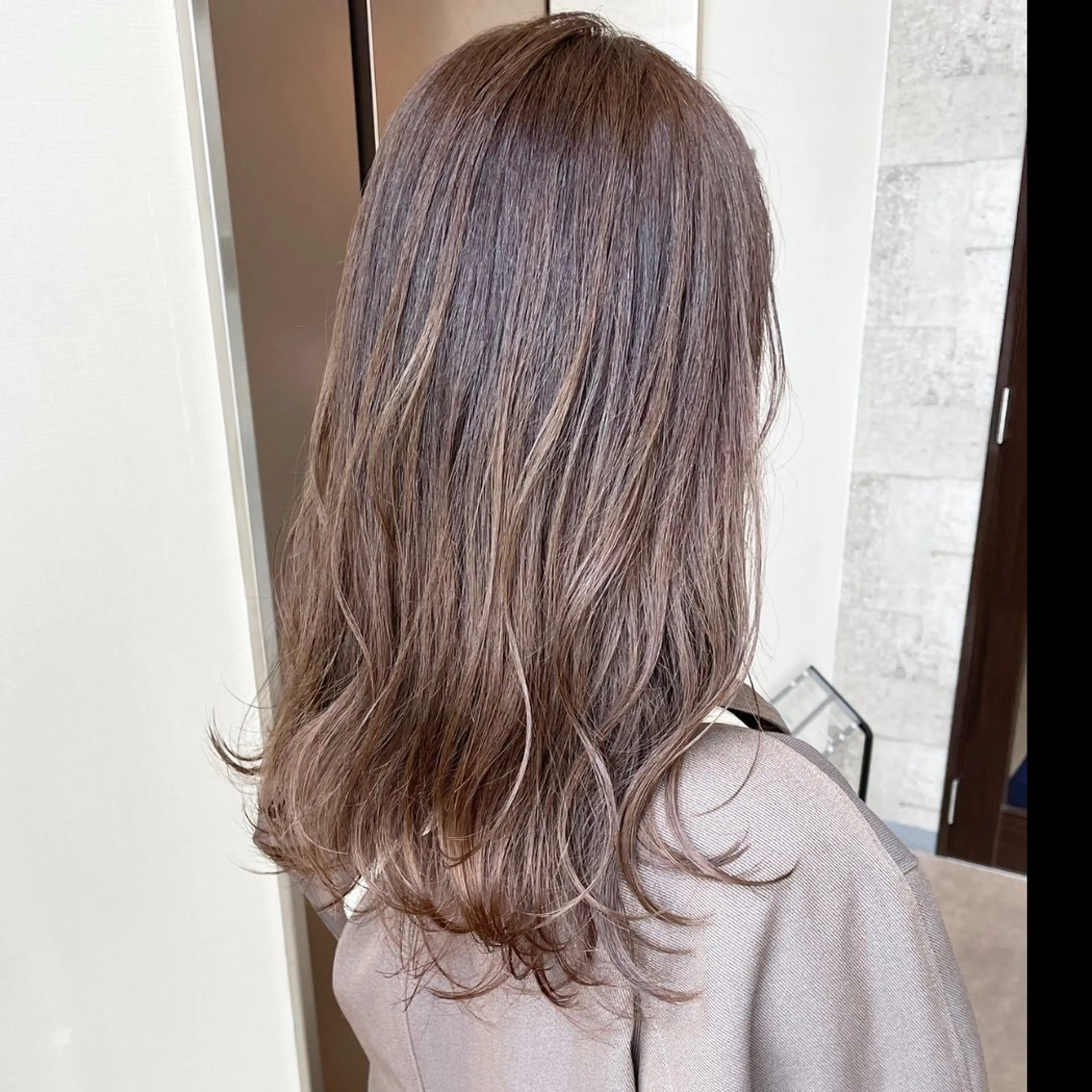 セミロング カラー ベージュカラー ブリーチ ケアブリーチ ハイライトカラー ハイライト 村上 遥香 店長スタイリストのヘアスタイル